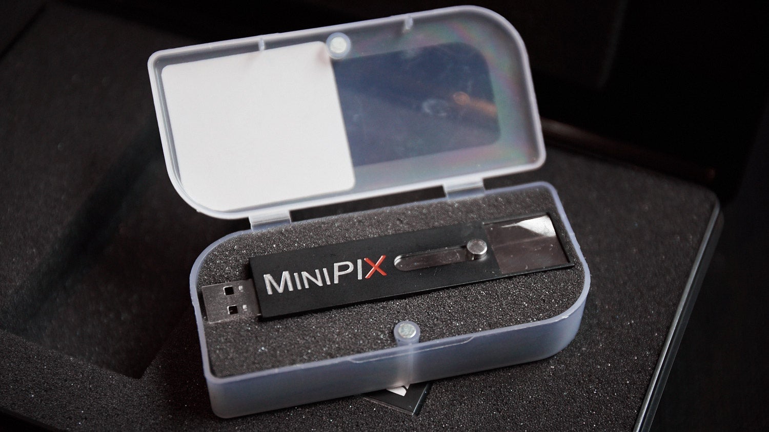 The MiniPix USB radiation detector. (Image: Alex Cranz/Gizmodo)