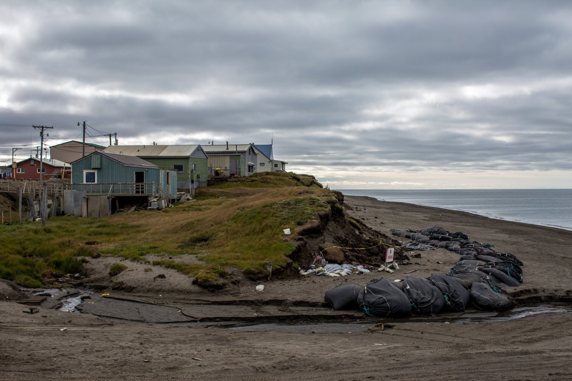 An eroding bluff that contains Inupiaq archaeological artifacts in Utqiaġvik, Alaska. The land here has receded many meters over the past few decades. Photo: Ash Adams/Gizmodo