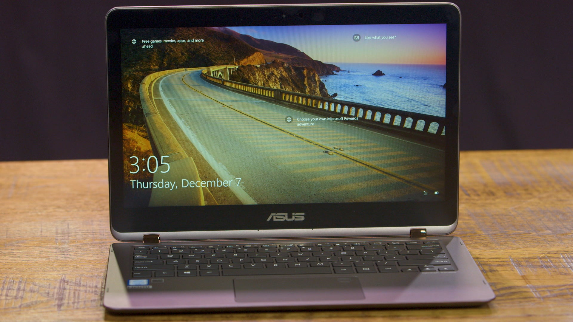 That bezel is too big! Image: Eleanor Fye/Gizmodo