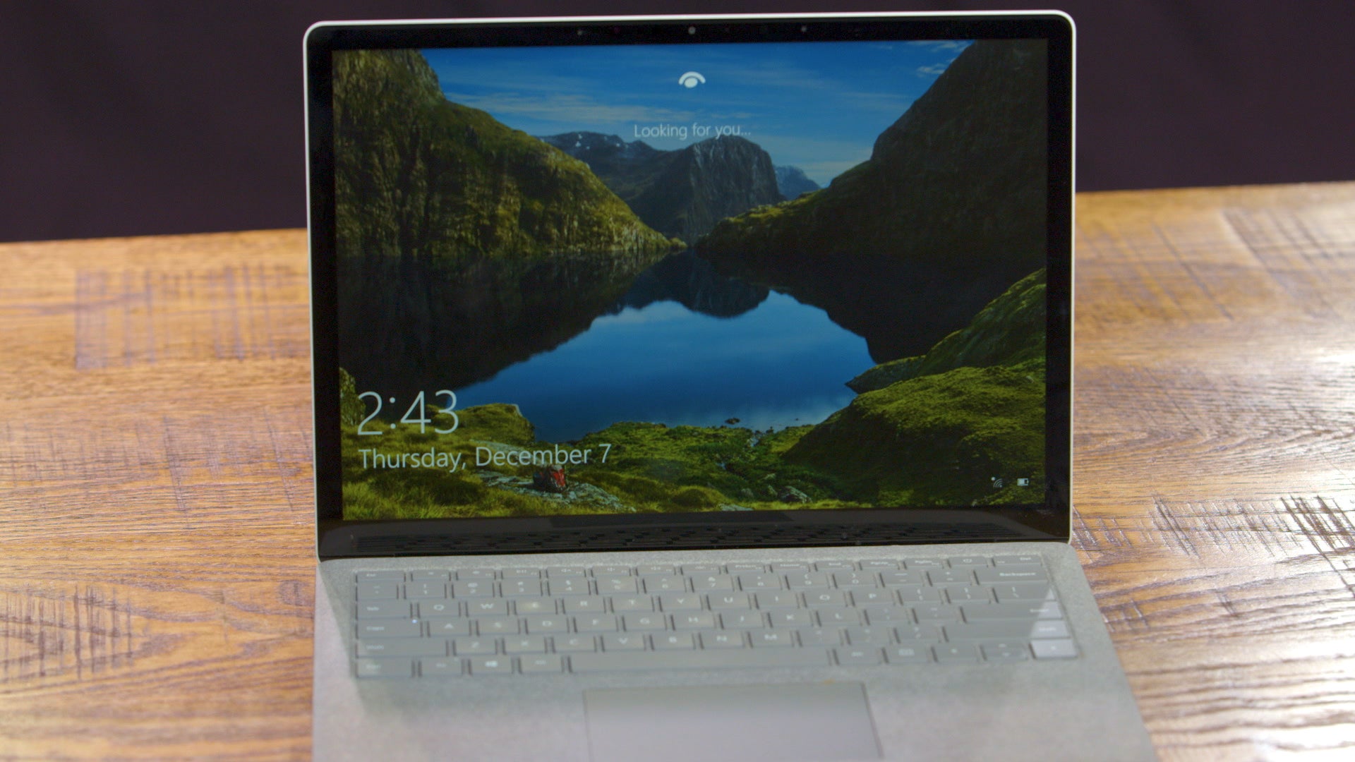 The Microsoft Surface Laptop is a stunner, but you can only afford 4GB of RAM with the sub-$1000 build. (Image: Eleanor Fye/Gizmodo)