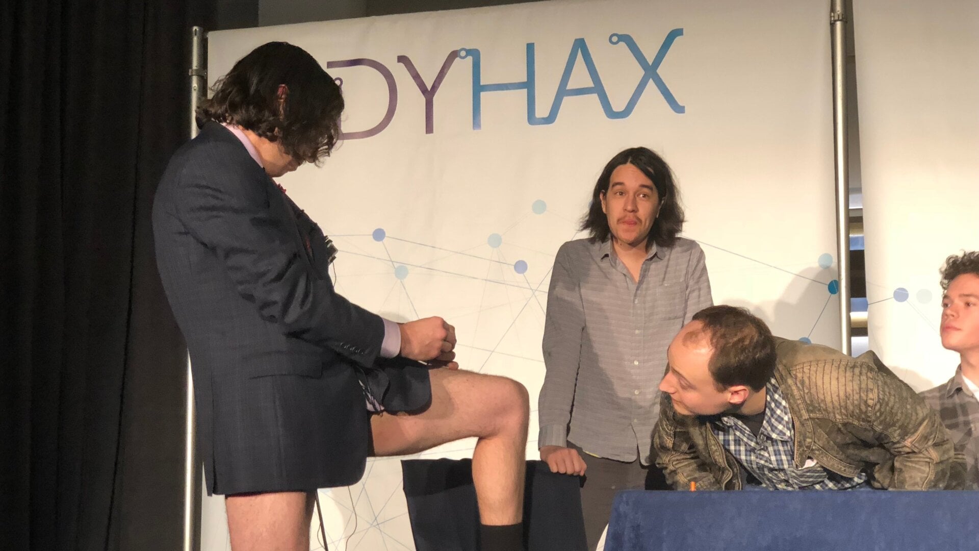 Aaron Traywick, CEO of Ascendance Biomedical, injecting himself with a herpes treatment on stage at a conference. Image: Kristen V. Brown