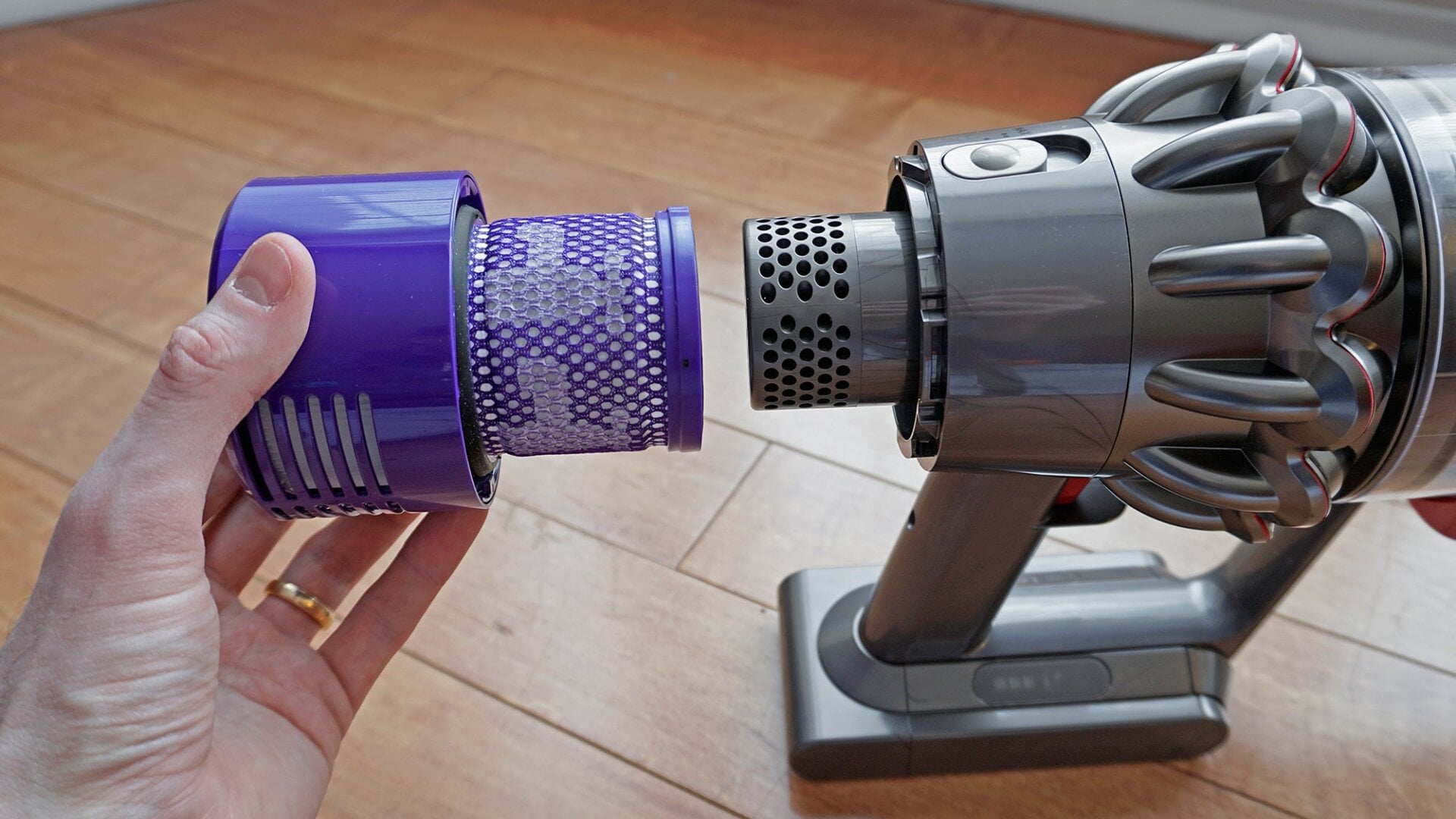 There’s now just a single filter to forget to clean on the Cyclone V10.