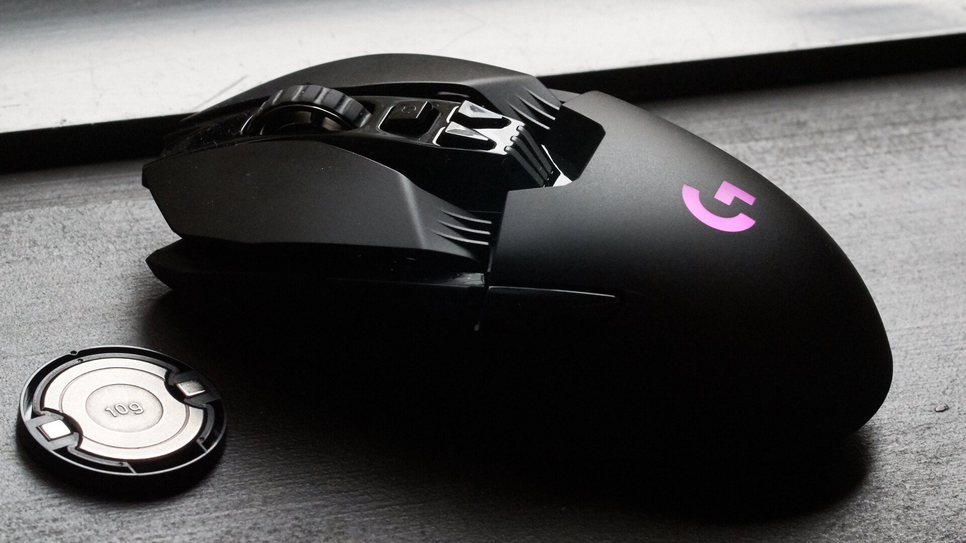 The G903 is a great looking mouse and included a weight module you can switch out easily with the PowerPlay module.