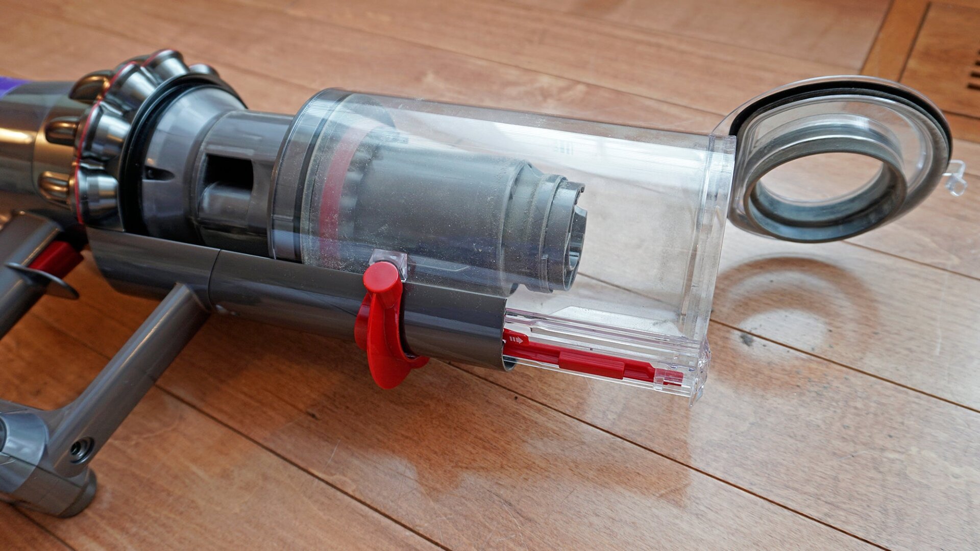 The dust bin also uses a redesigned emptying mechanism, but it might not actually be an improvement if you forget to lock it.