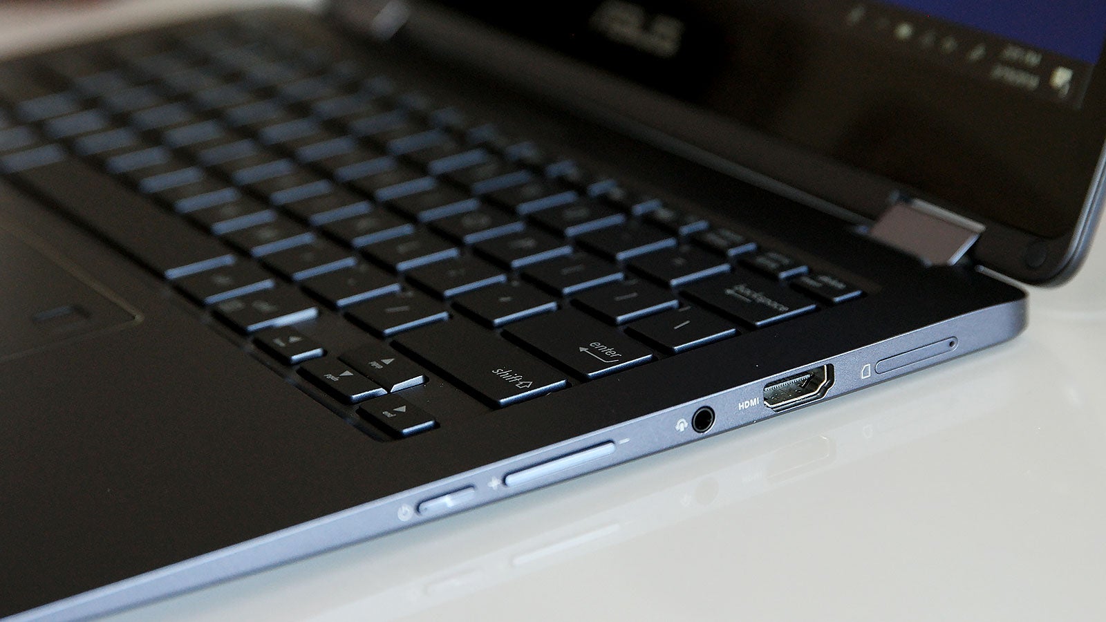 Every laptop should have always-on internet. 