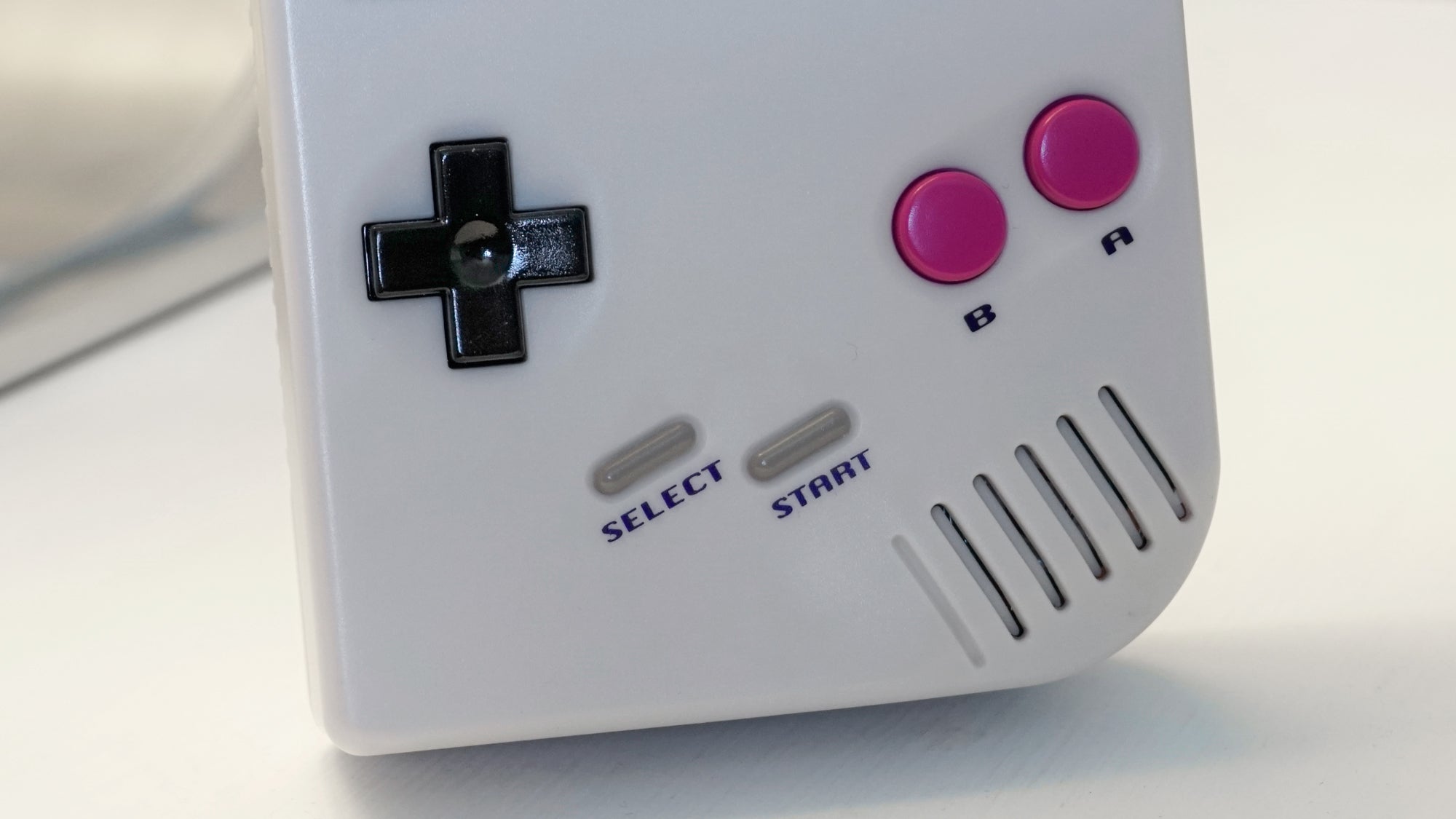 The working directional pad and ‘A’ & ‘B’ action buttons are used to set the time.