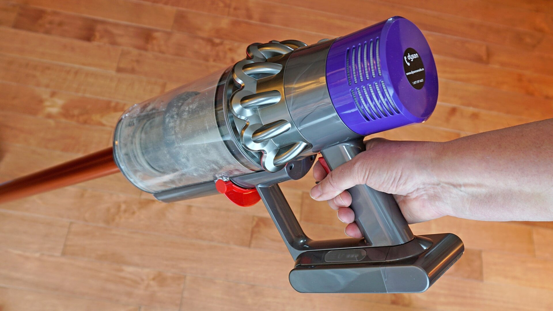 If you’ve only got hardwood floors at home, switching to Dyson’s newest cordless vacuum will be a lot easier.