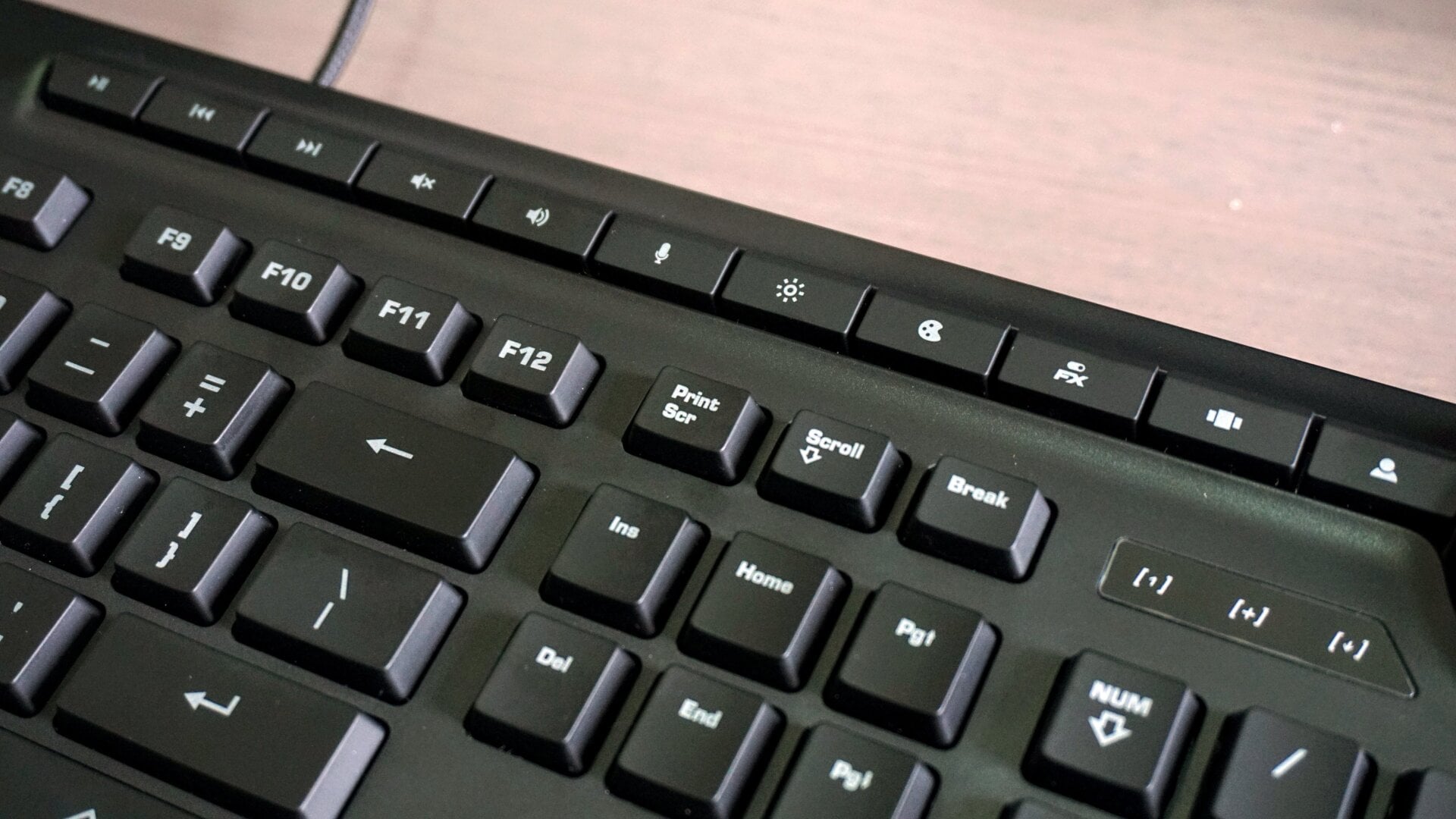 The multimedia functions (controlled with the integrated dial) are a time-saver when it comes to quick customization.