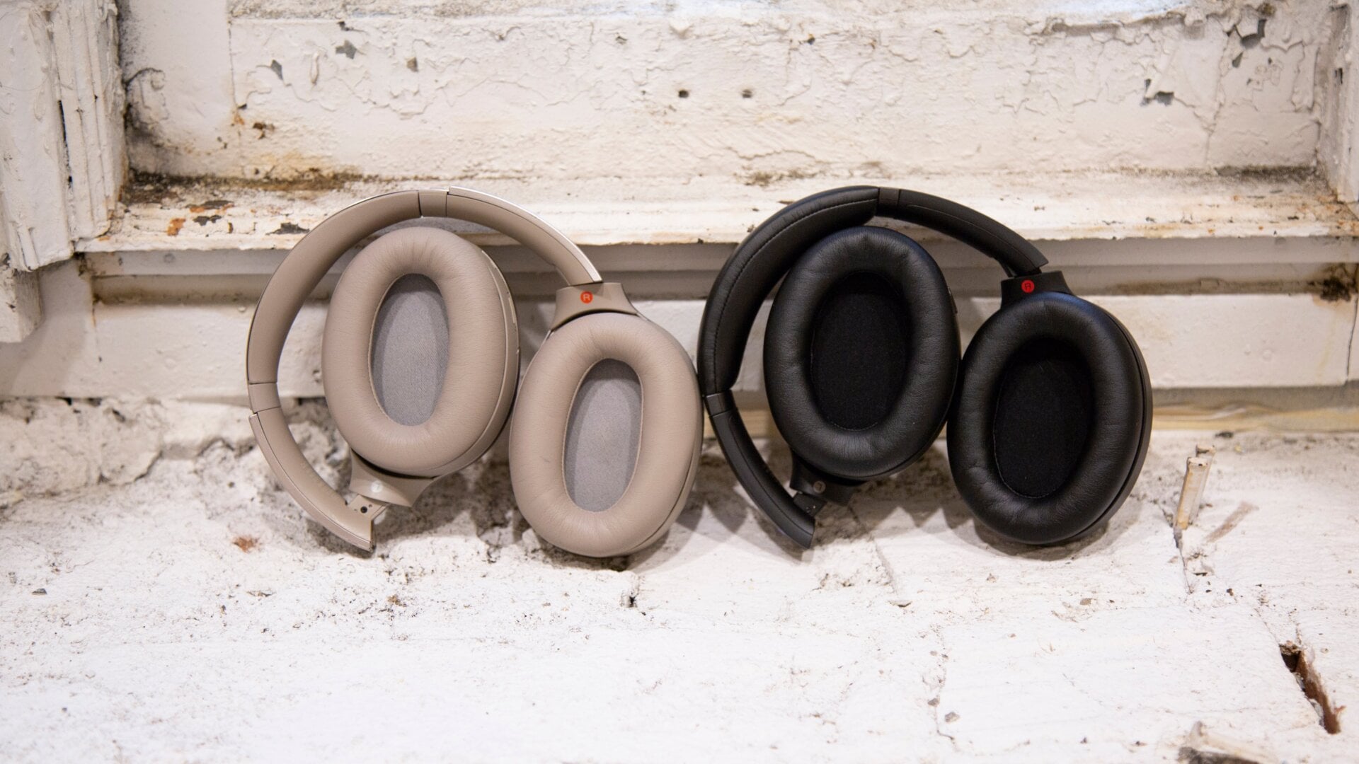 The second generation Sony 1000X headphones (left) have smaller ear cups and less cushioning on the headband than the new, third generation 1000X headphones (right).