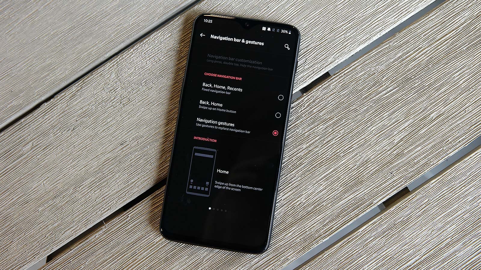Thanks to Oxygen OS, you get three different choices for navigating Android.