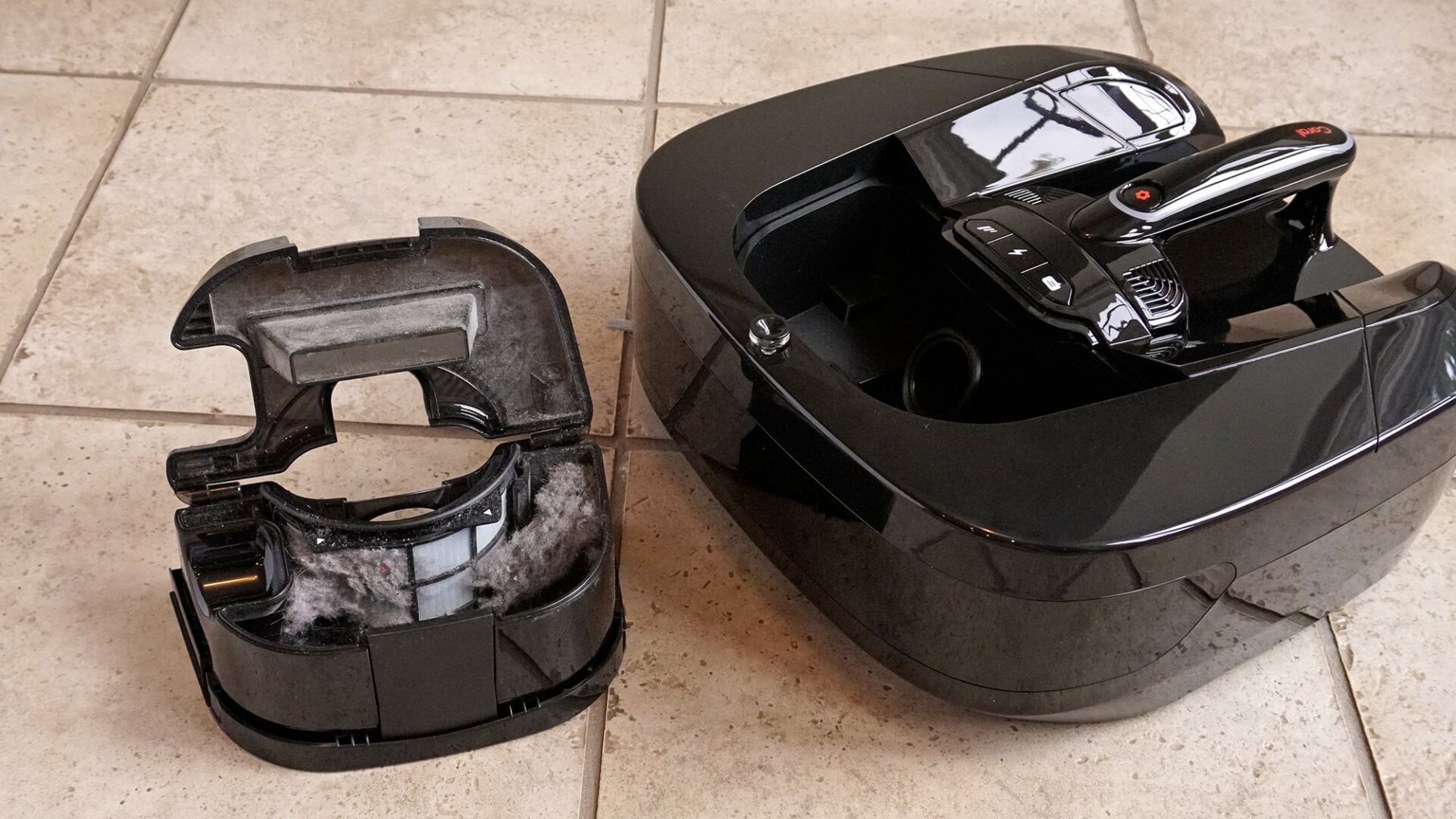 A pop-up handle makes it easy to remove and empty the Coral One’s dust bin, but the shiny black plastic housing makes it hard to know when it’s full.