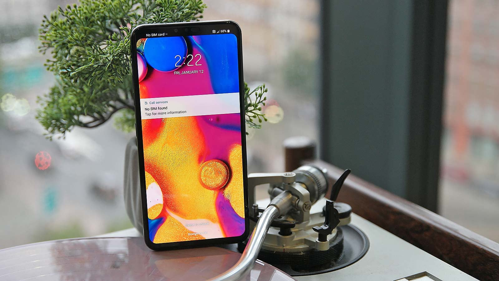 Like this, it’s harder to tell the V40 has a notch, but it’s there. 