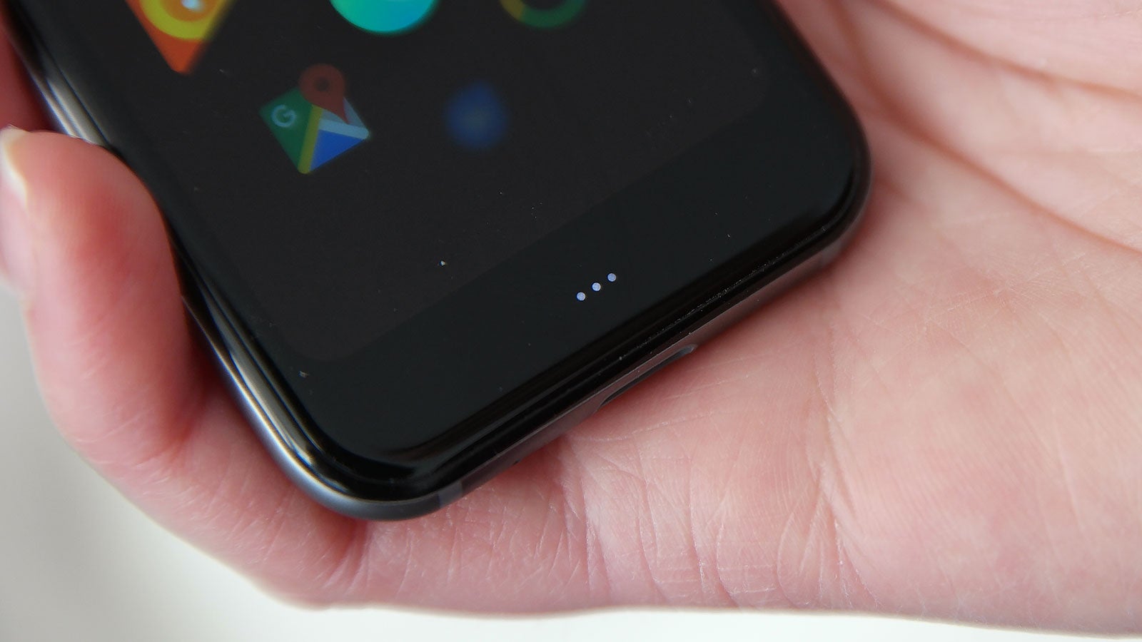 Despite capacitive touch buttons being somewhat out of style, it works on the Palm. That said, gesture navigation would be even better.
