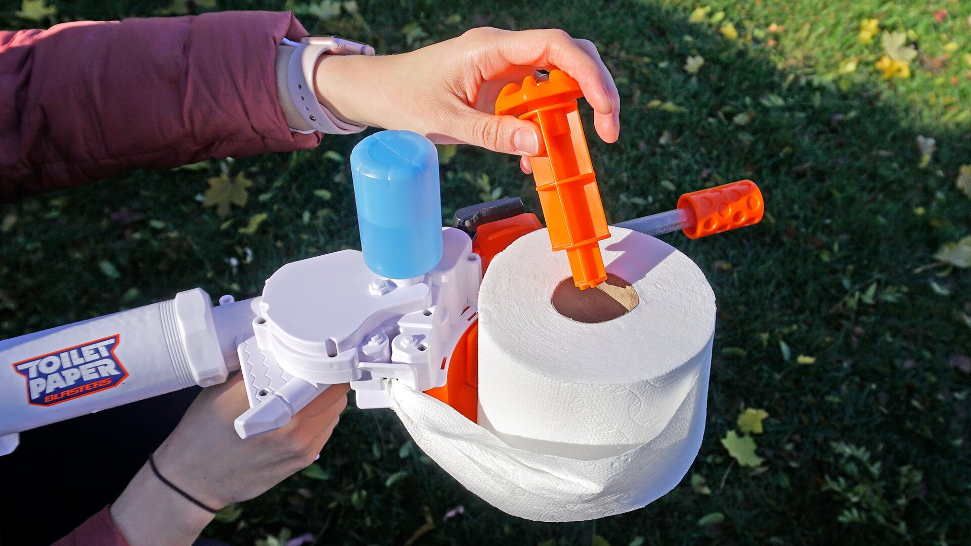 Two or three-ply toilet paper is recommended for the best results.