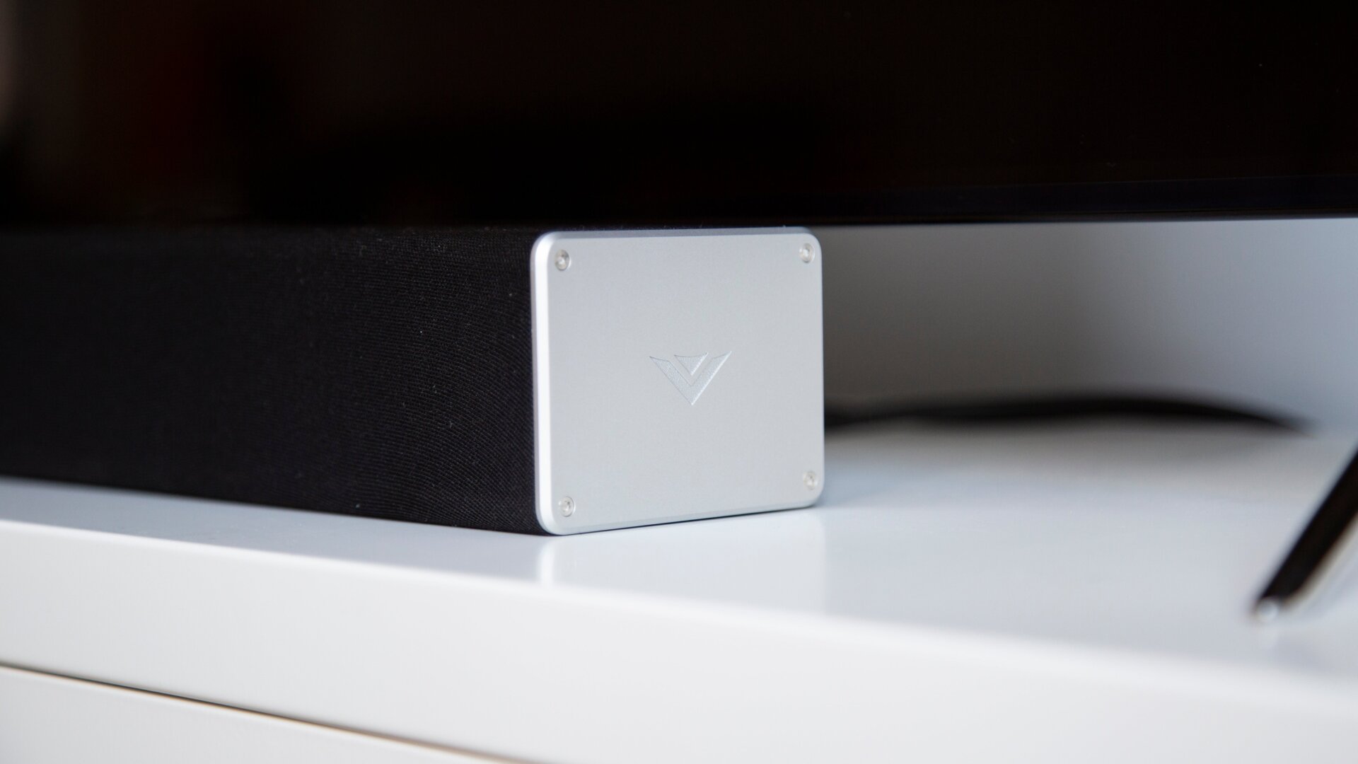 `The classic Vizio design on the soundbar 