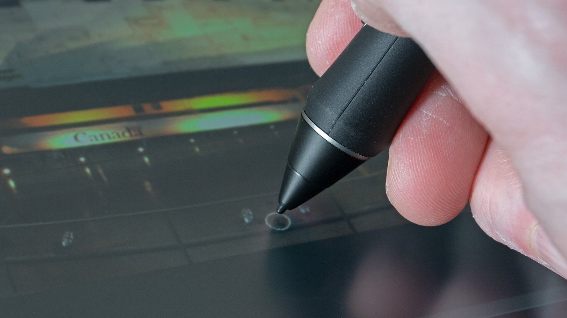 The disconnect between the stylus tip and the cursor on the Cintiq 16's display is no deal breaker, but can take some time to getting used to.