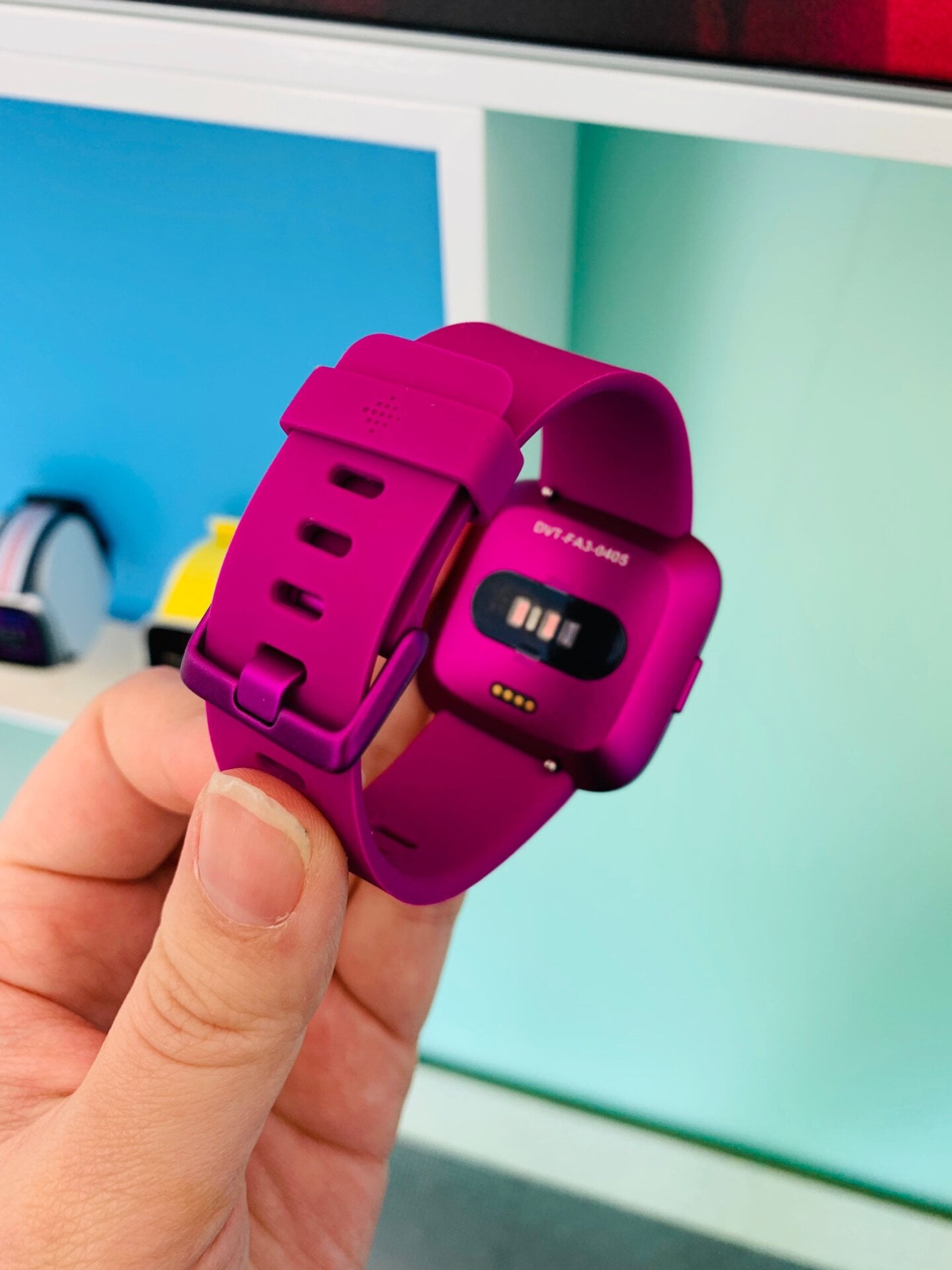 Still got those SpO2 sensors and heart rate monitor. What’s missing, however, is the altimeter. 