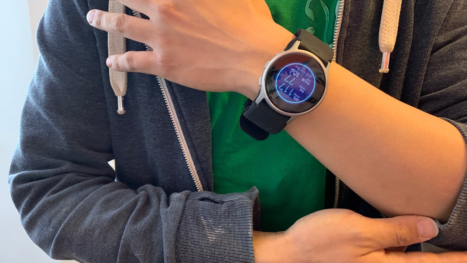 Taking readings is easy. Press a button and hold your arm to chest level ala Pledge of Allegiance.