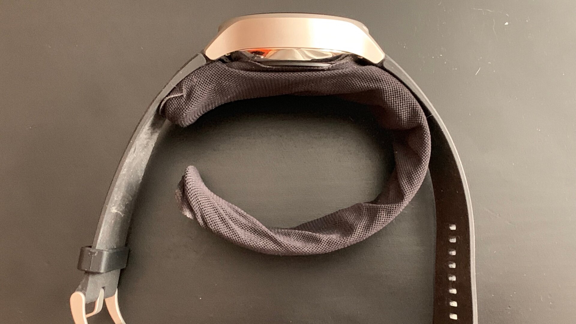 A closer look at the inflatable strap.