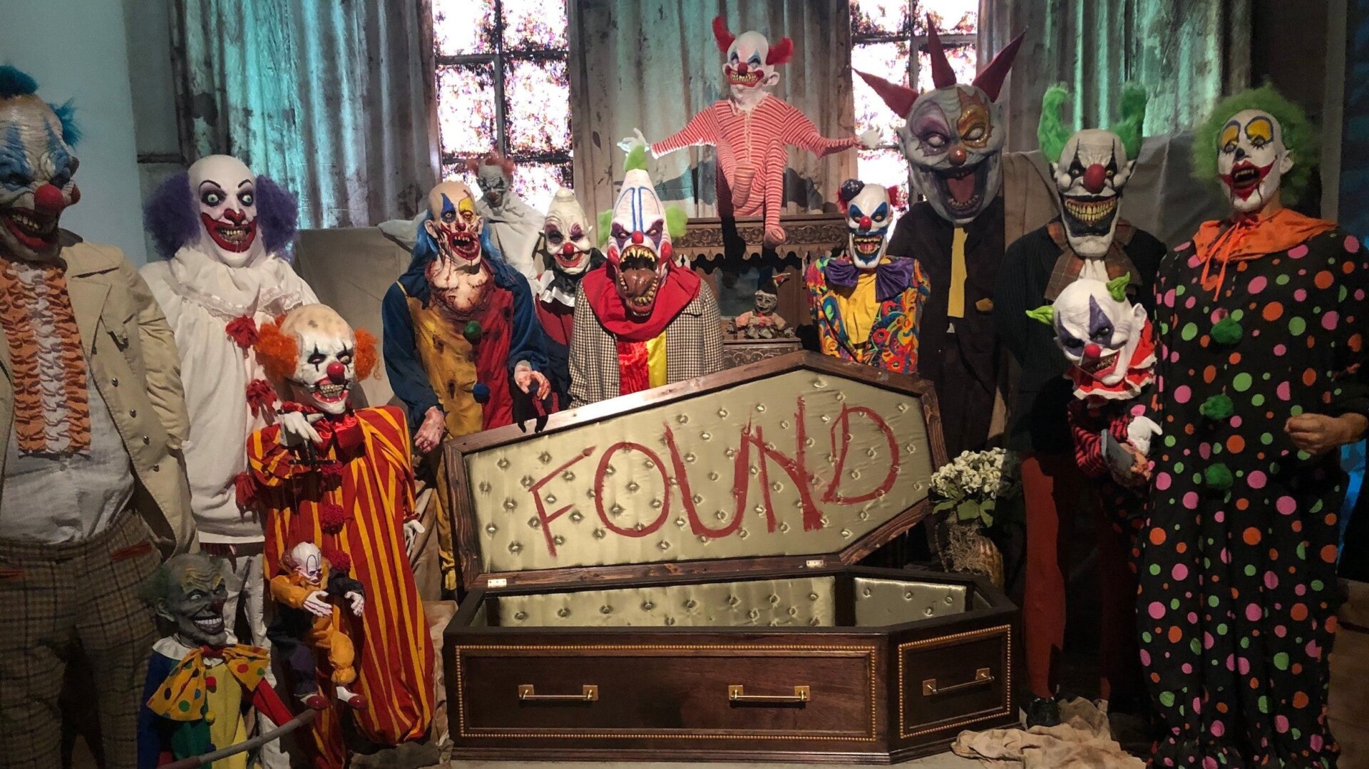 Grab a few friends and take some amazing photos at I Like Scary Movies.