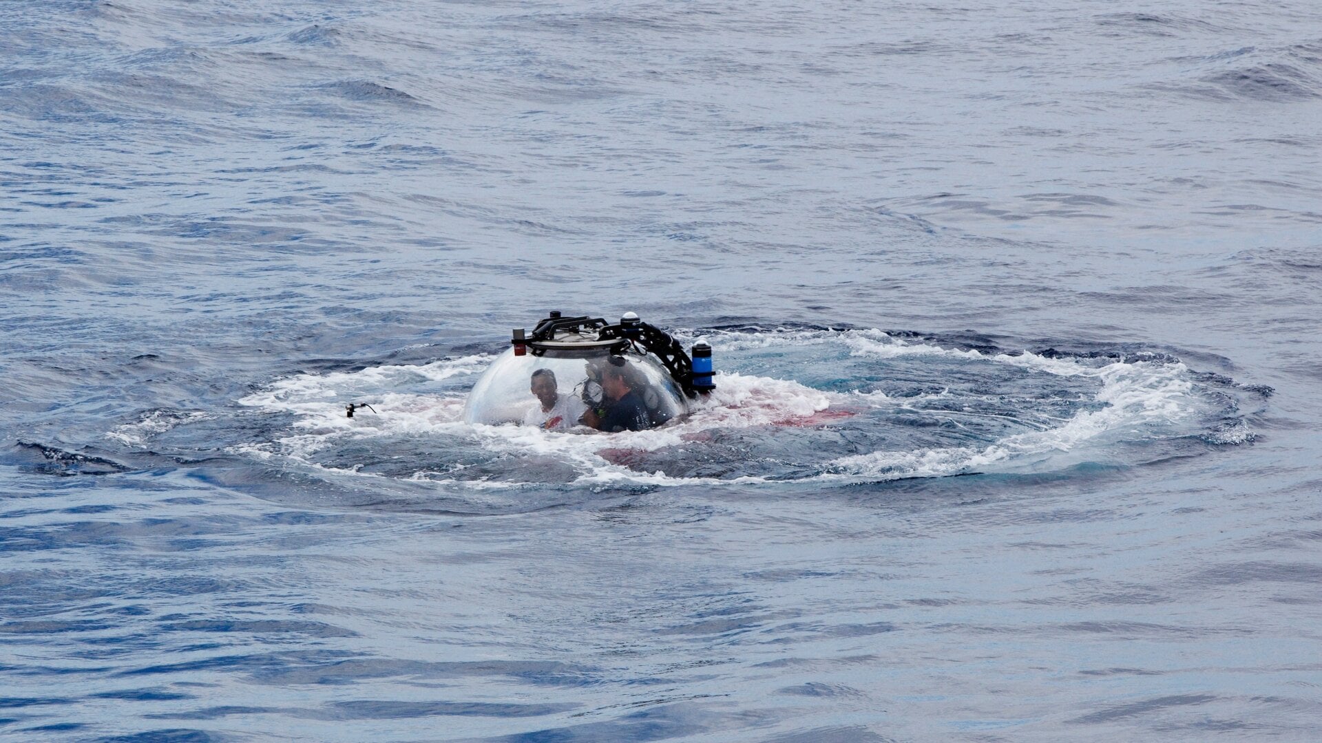 There goes Seychelles President Danny Faure going underwater.