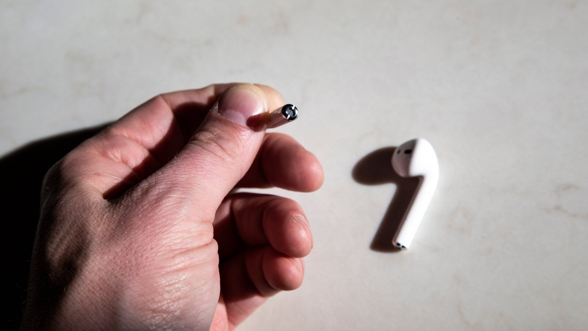 The new H1 chip is also supposed to improve microphone performance, especially in noisy or windy areas.