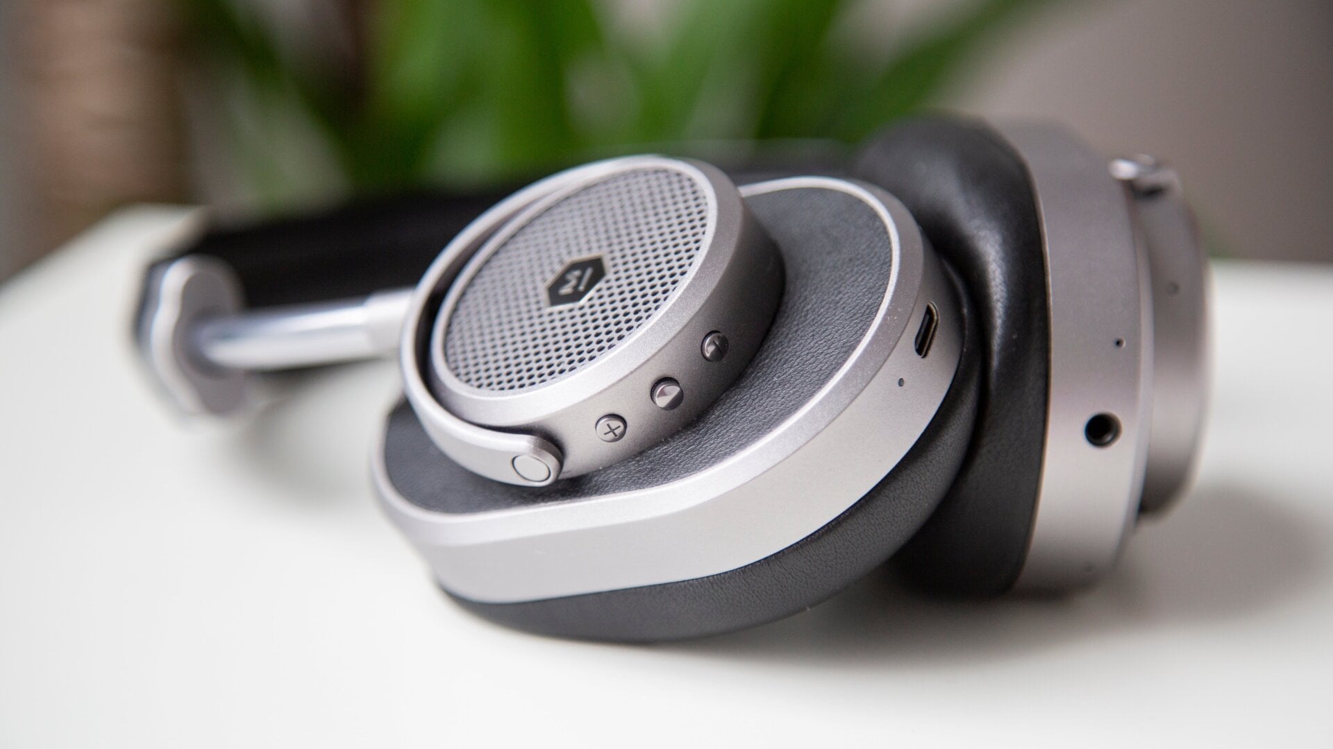 The MW65 headset includes three control buttons: two for volume and one multi-function button that can activate Google Assistant.