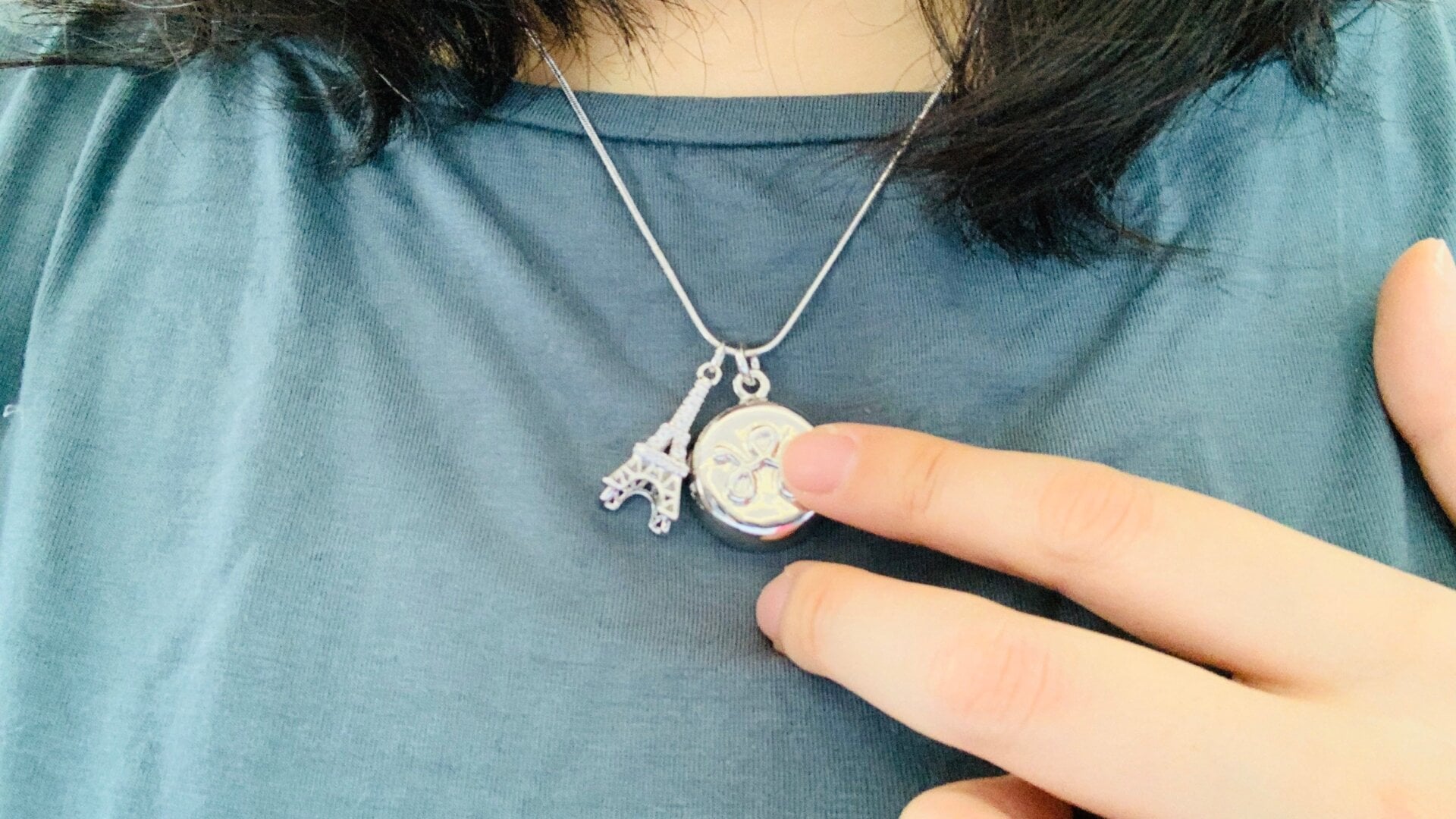 To activate it, you just have to press the charm twice. 