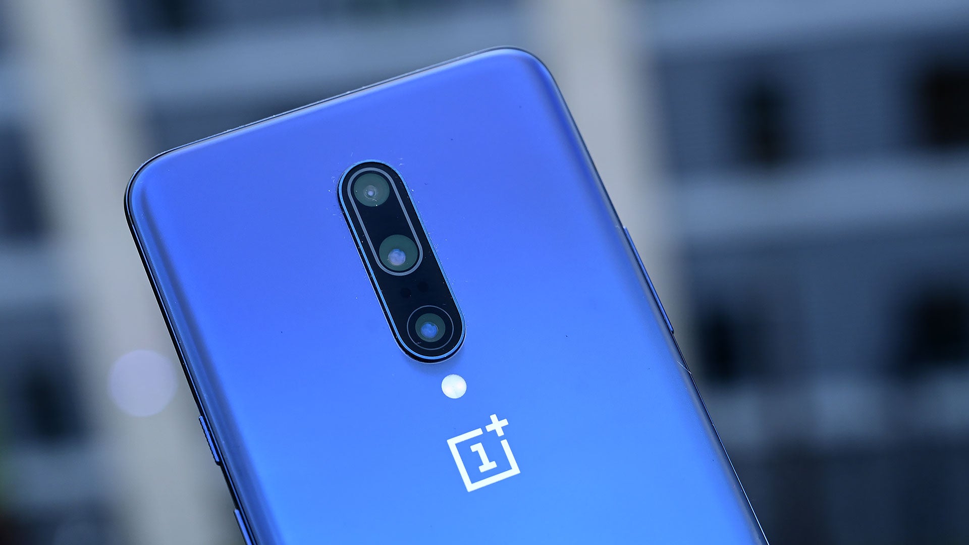 Triple rear cameras are the new standard for flagship phones, so it’s nice to see OnePlus really embrace that trend. 