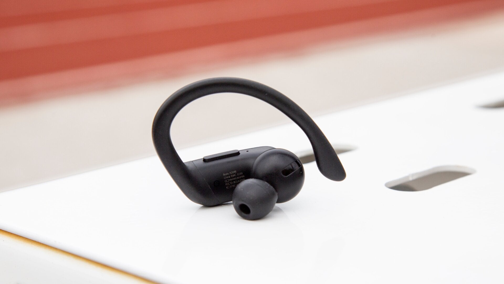 The proximity sensor on the right effectively works as a power switch for the whole earbud, and there’s also a handy volume rocker on the top.