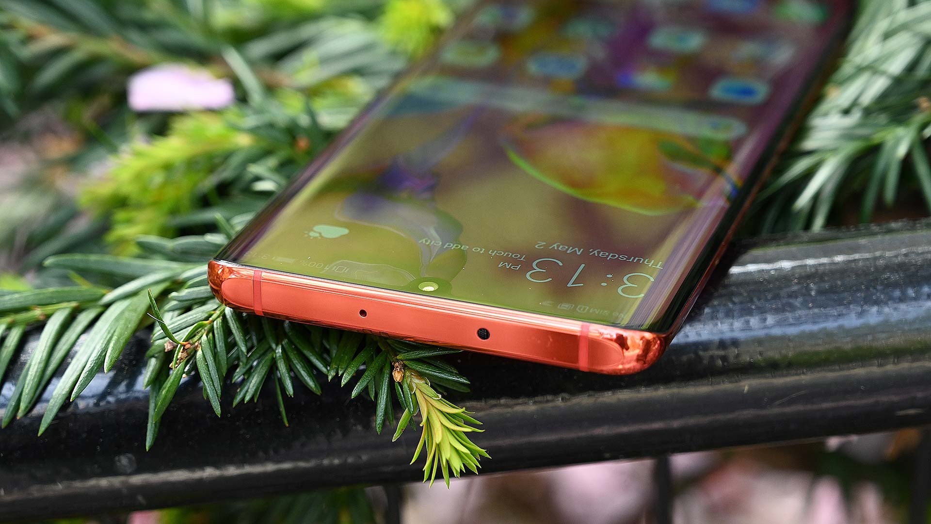 Unlike the vanilla P30, the P30 Pro doesn’t have a headphone jack, but you do get an IR blaster.