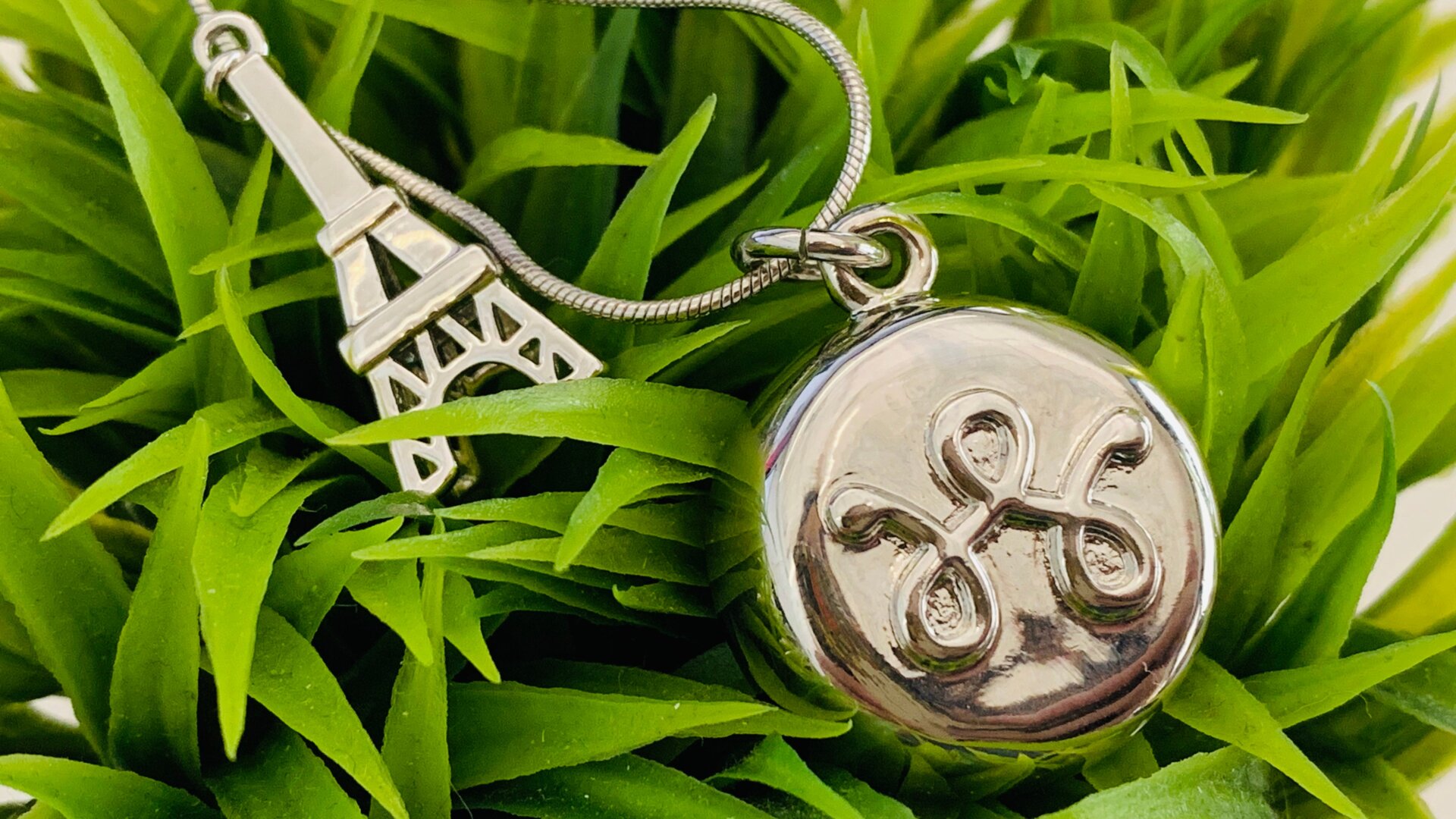 It’s a thicc boi. I wasn’t a huge fan of the Eiffel Tower charm either.