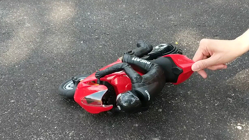 Holding the Ducati Upriser for a few seconds allows the toy to calibrate its sensors and find its balance automatically.