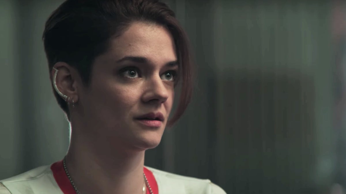 Emma (Victoire Du Bois) describes Marianne, a witch who’s long haunted her nightmares.