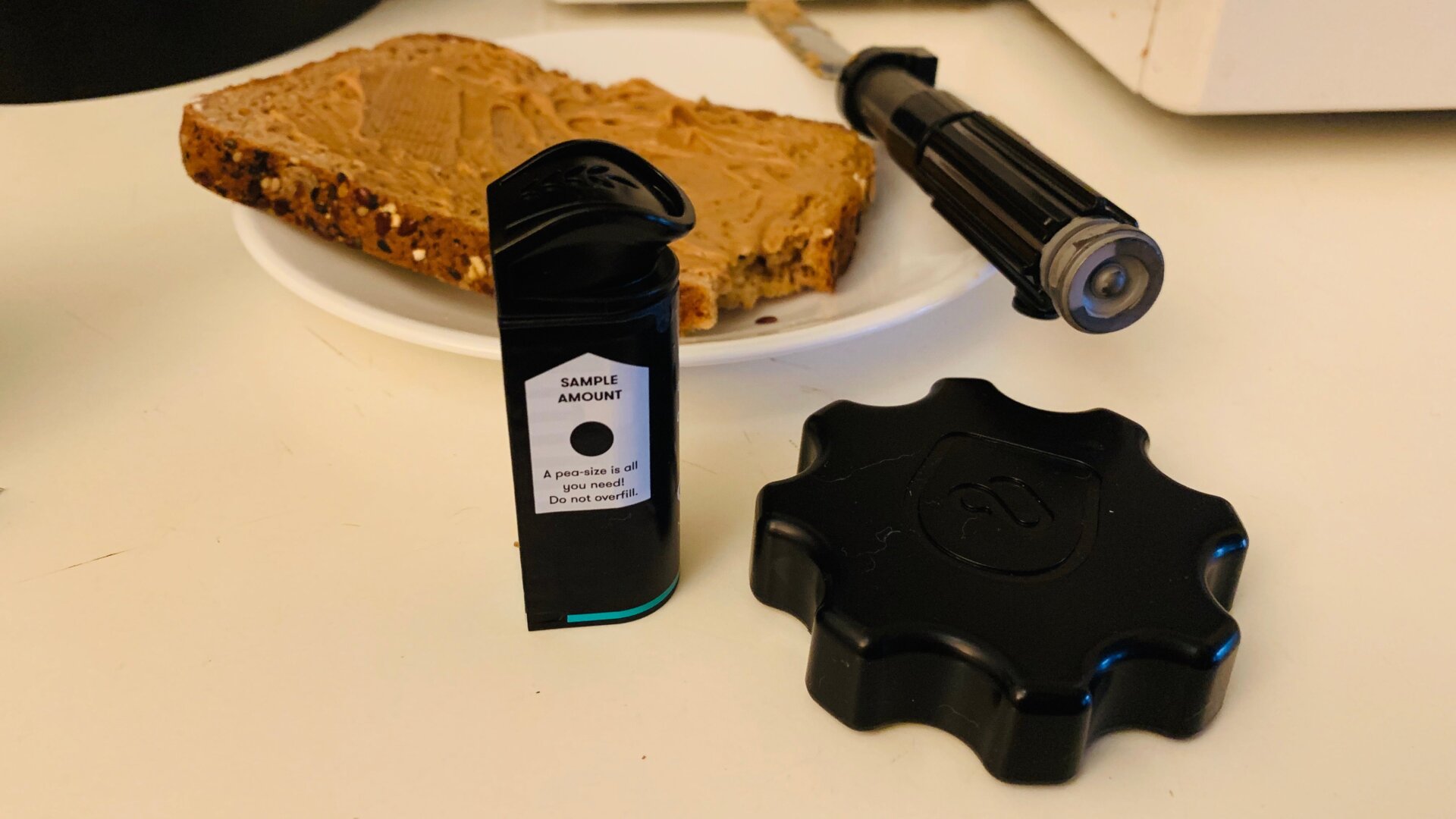 I needed to use the hand crank to close the capsules properly. 