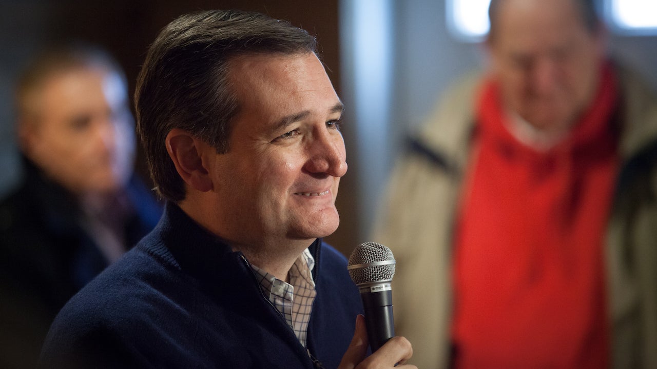 Sen. Ted Cruz (R-TX) speaks as he campaigns at Tuckaway Tavern and Butchery on February 8, 2016 in Raymond, New Hampshire