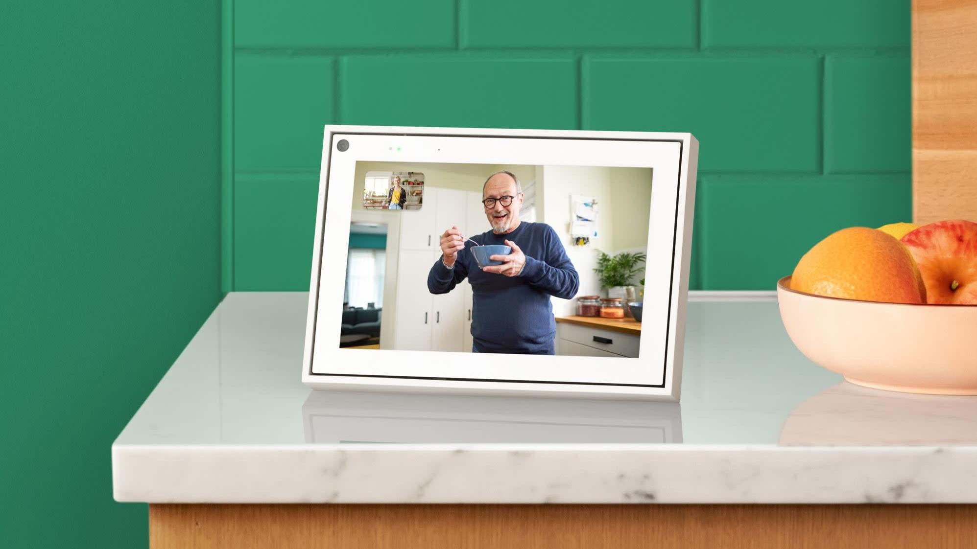 The Portal Mini is meant to look a picture frame and features an 8-inch HD screen.