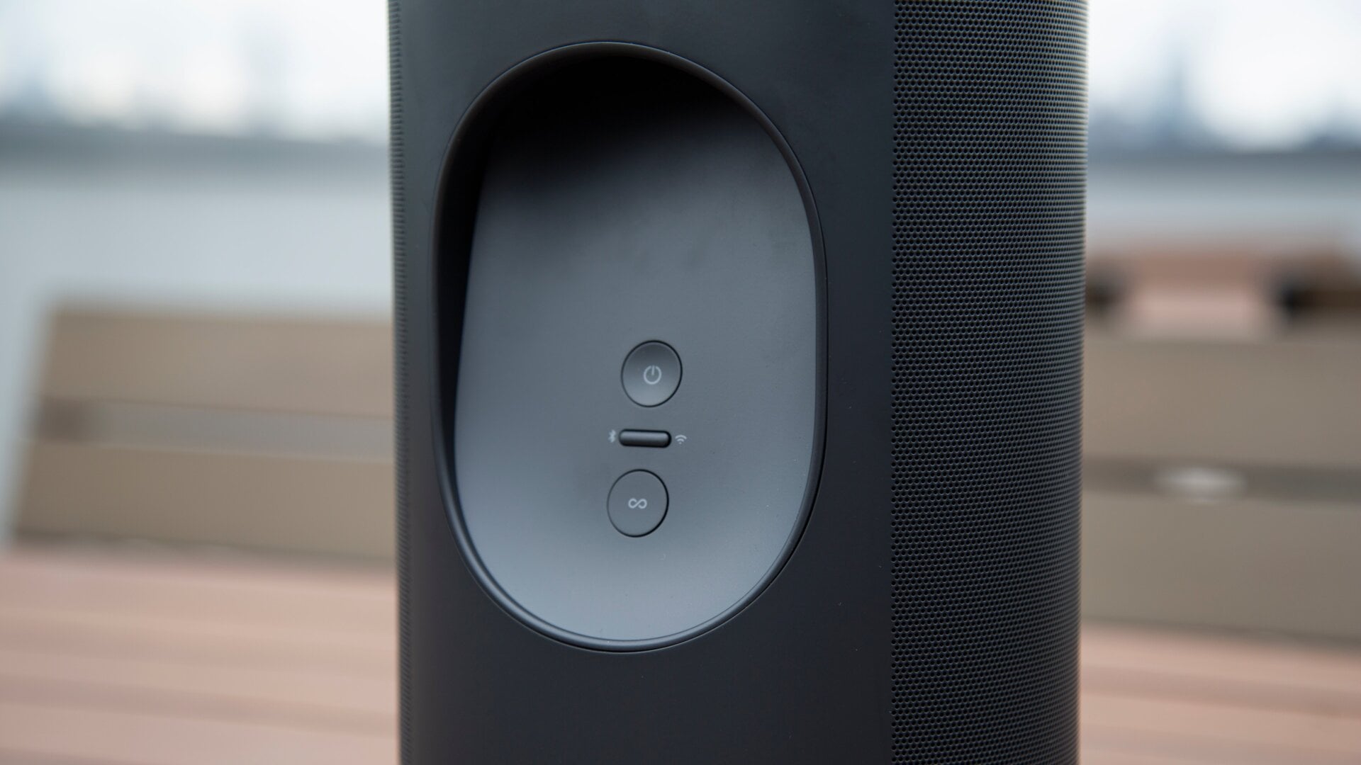 The handle blends in with the body of the speaker, and there’s a new button that lets you toggle between wifi and Bluetooth connections.