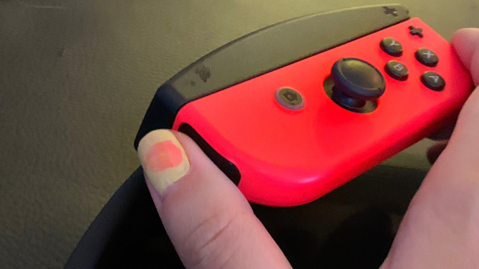 You can get a heart rate reading by putting your thumb over the Joy-Con’s IR sensor.