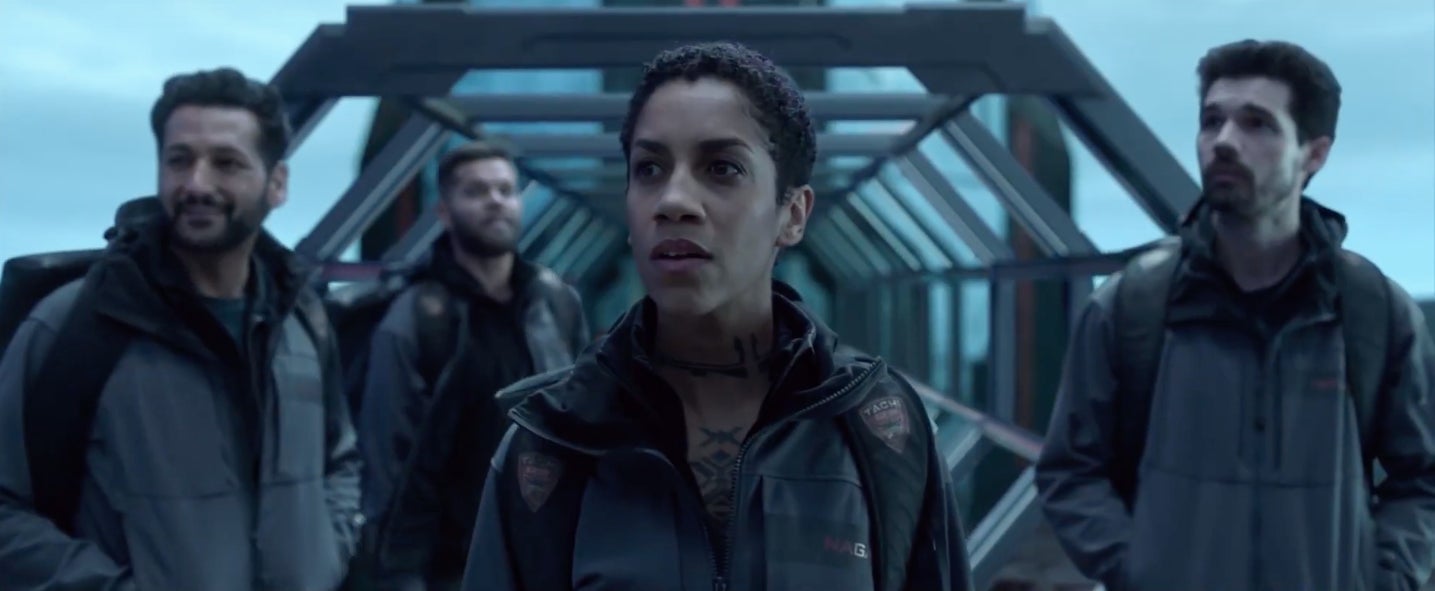 The crew of the Roci marveling at the new planet Illus.