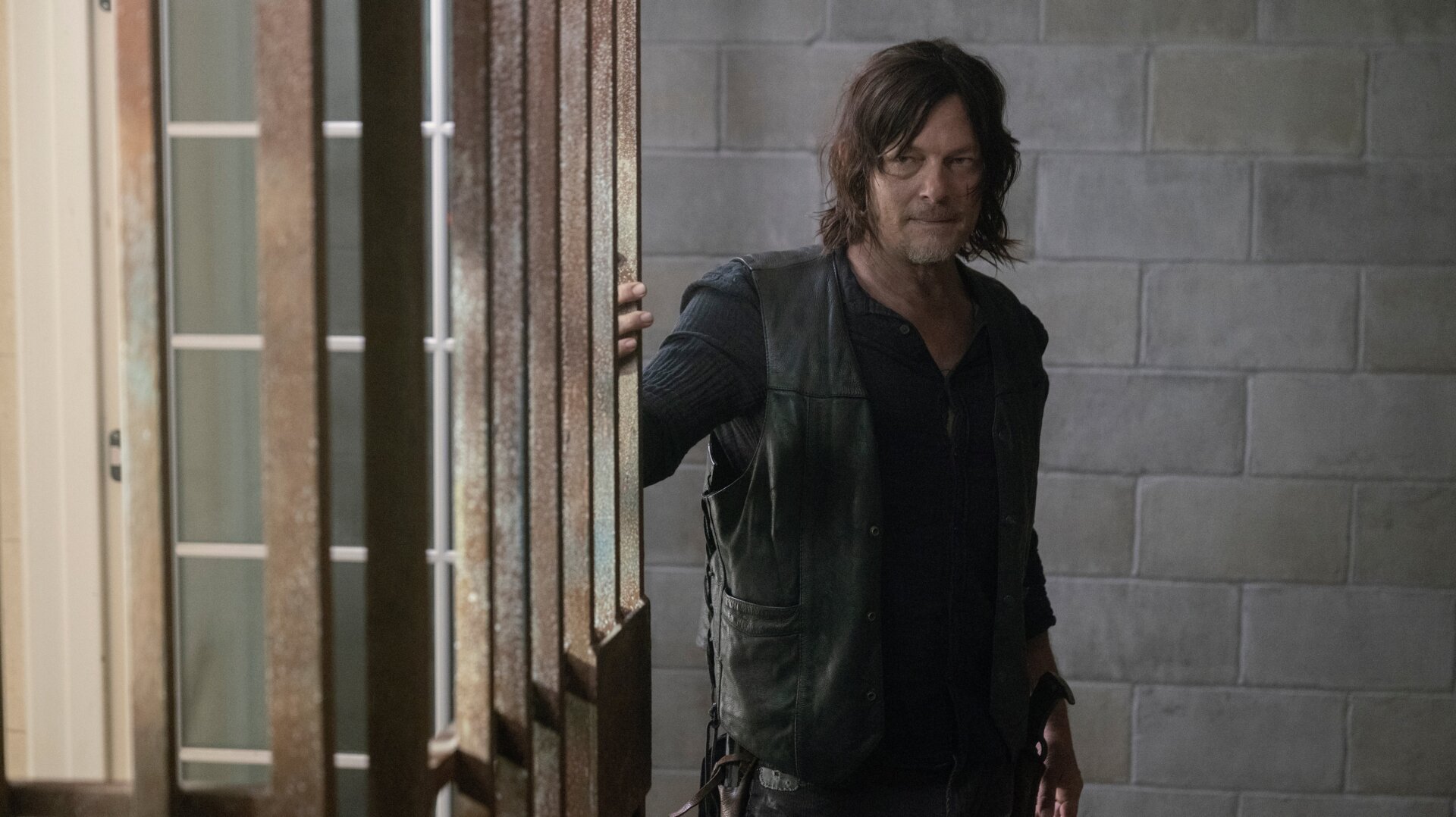 Daryl (Norman Reedus) doesn’t do much this episode, but this is a pretty cool photo.