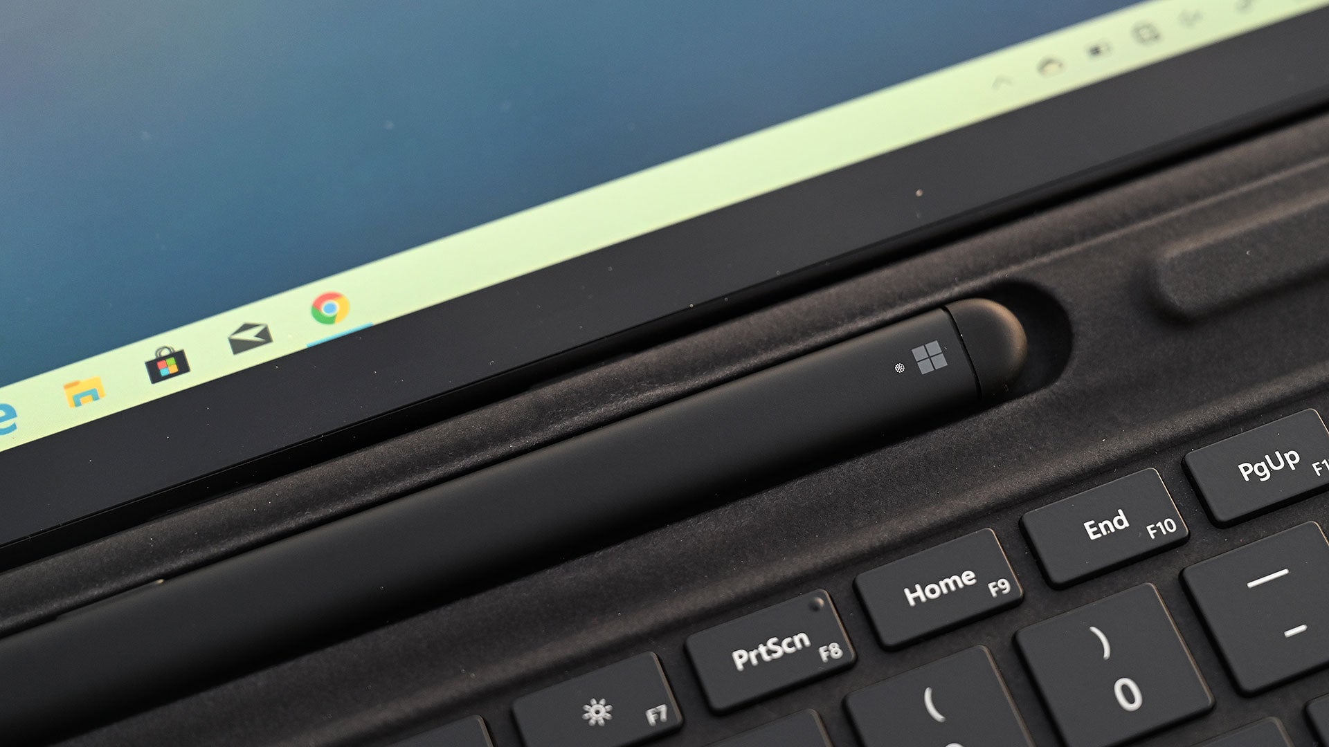 The Slim Surface Pen even has a little light so you know it’s charging.