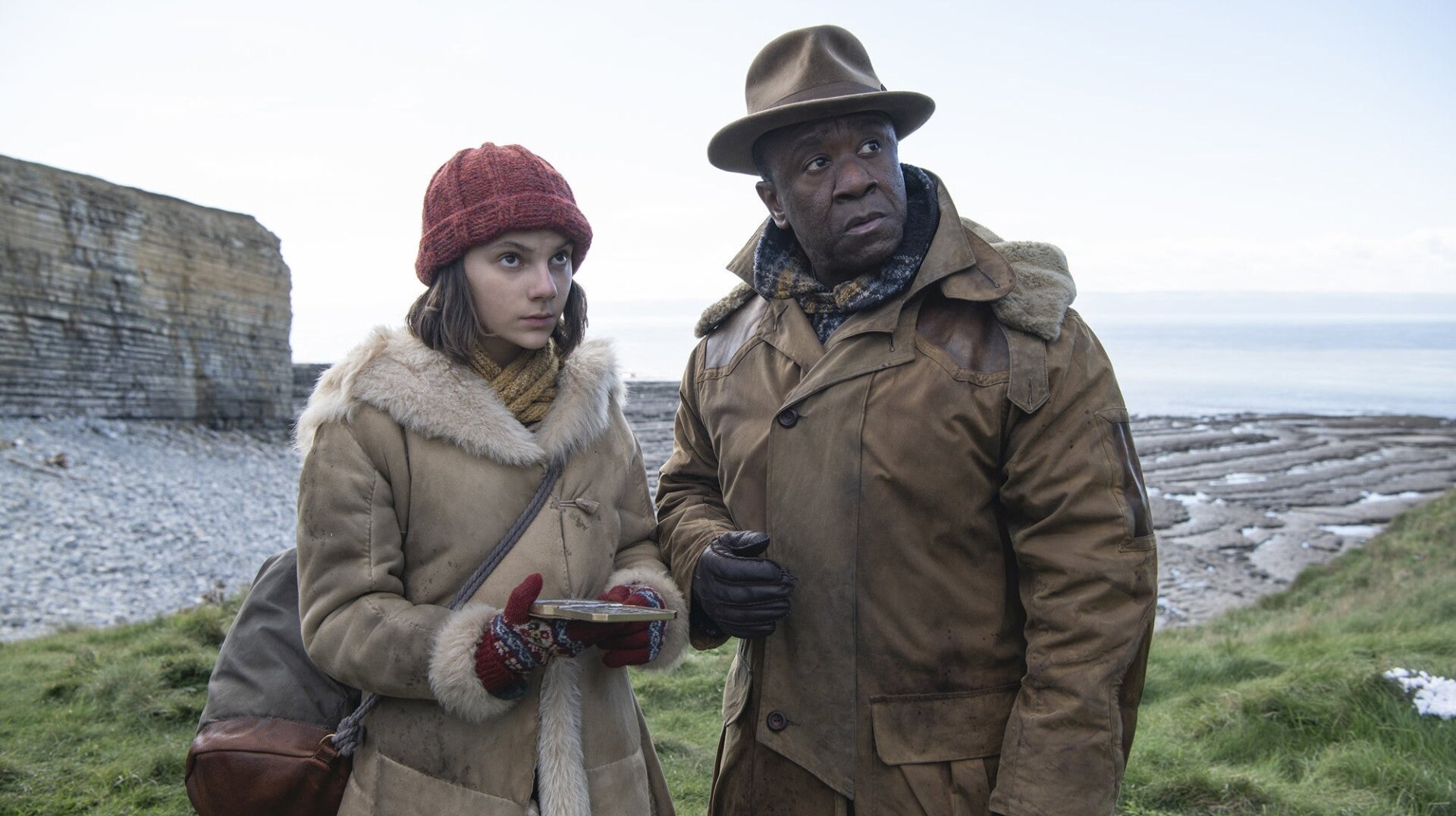 Lyra (Dafne Keen) gets a strange reading from the alethiometer.