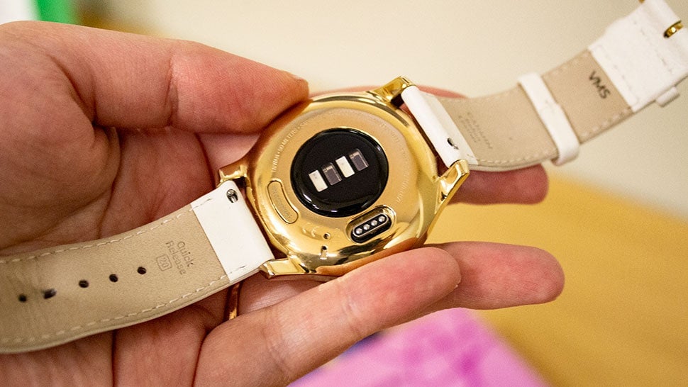 The Luxe includes SpO2 sensors, along with optical heart rate sensors. It was a new thing to wake up to flashing red lights at night. 