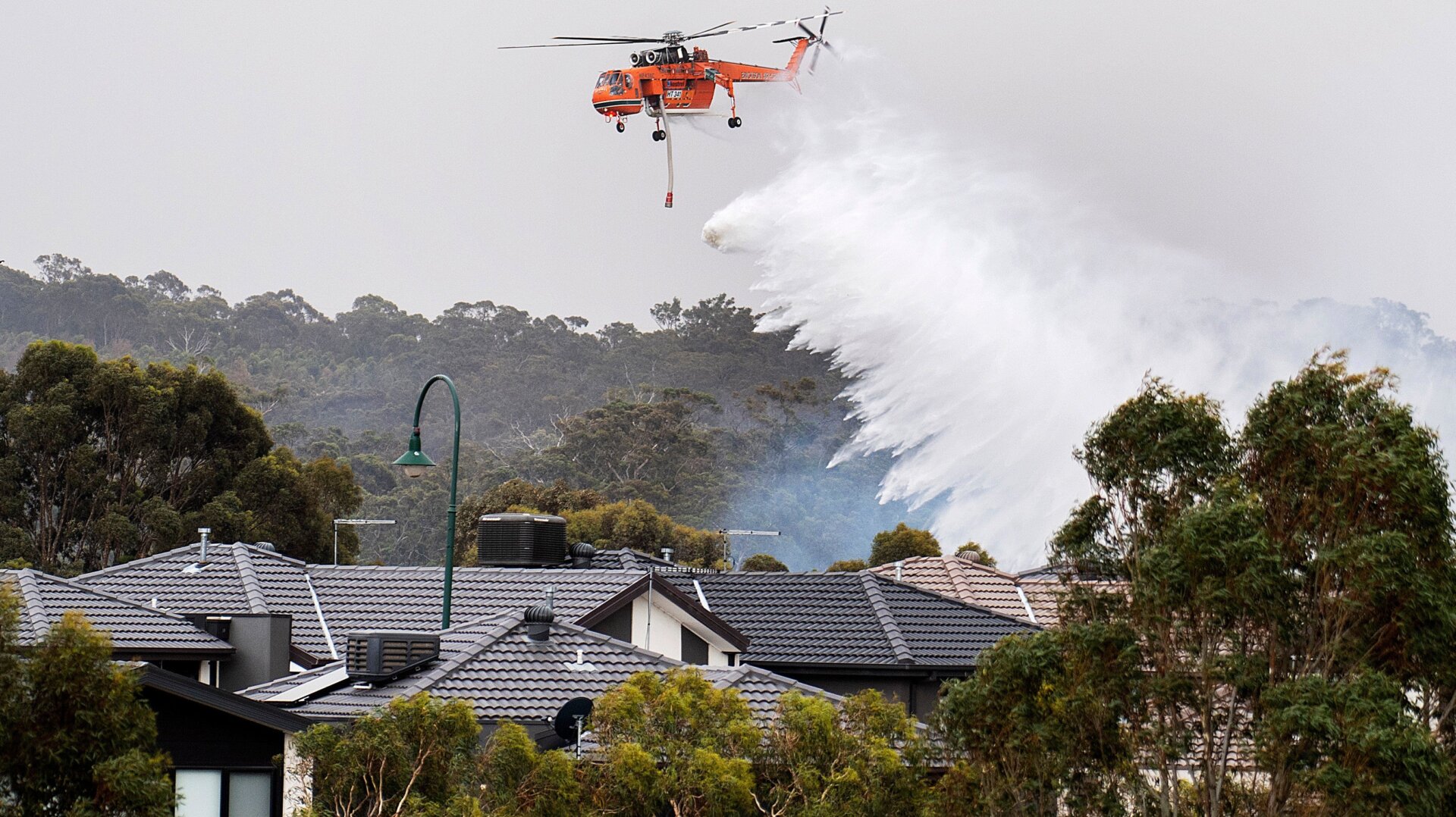 A skycrane fighting bushfire in Bundoora, Melbourne on Dec. 30, 2019.