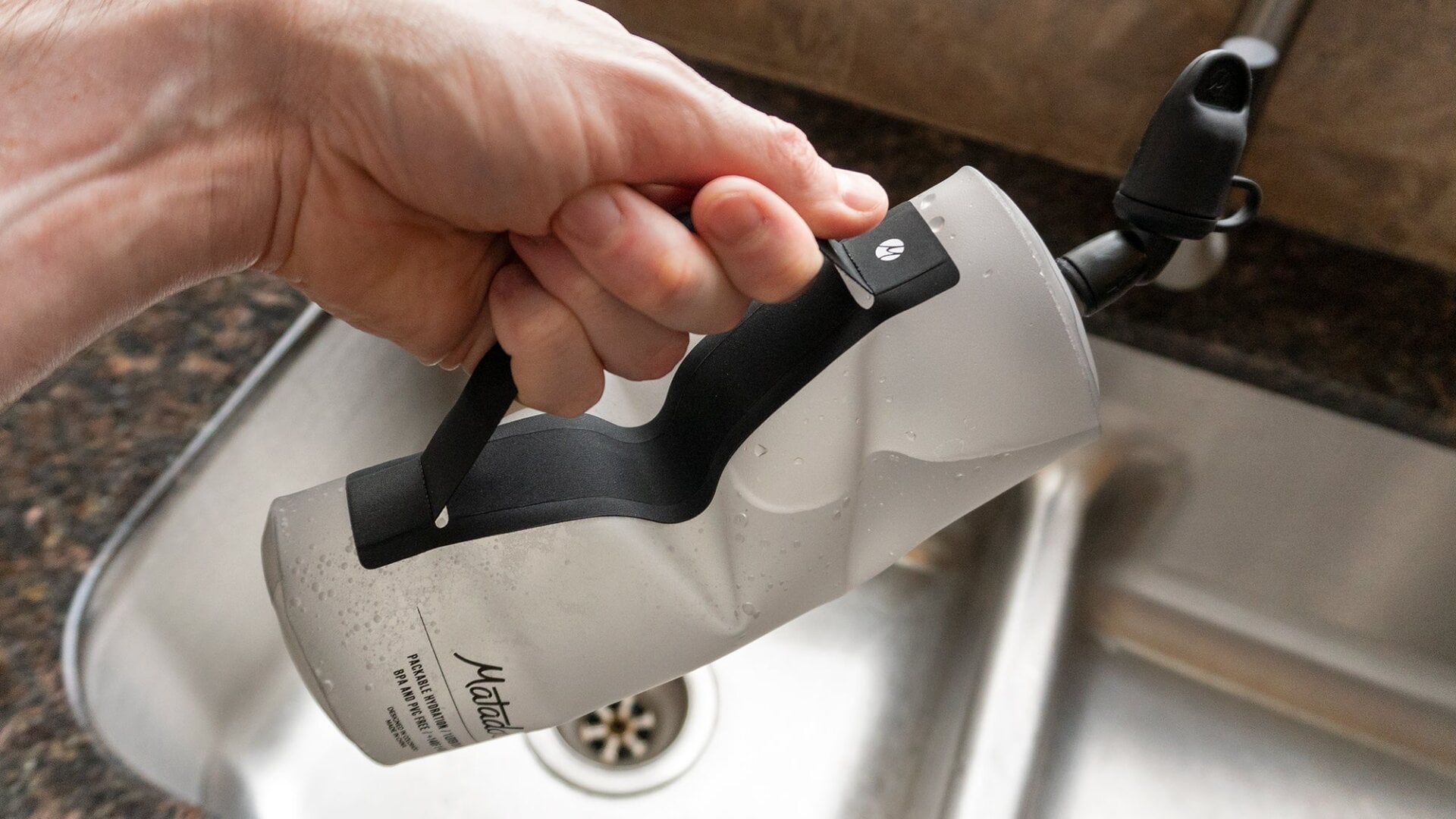 A carrying handle is built right in.