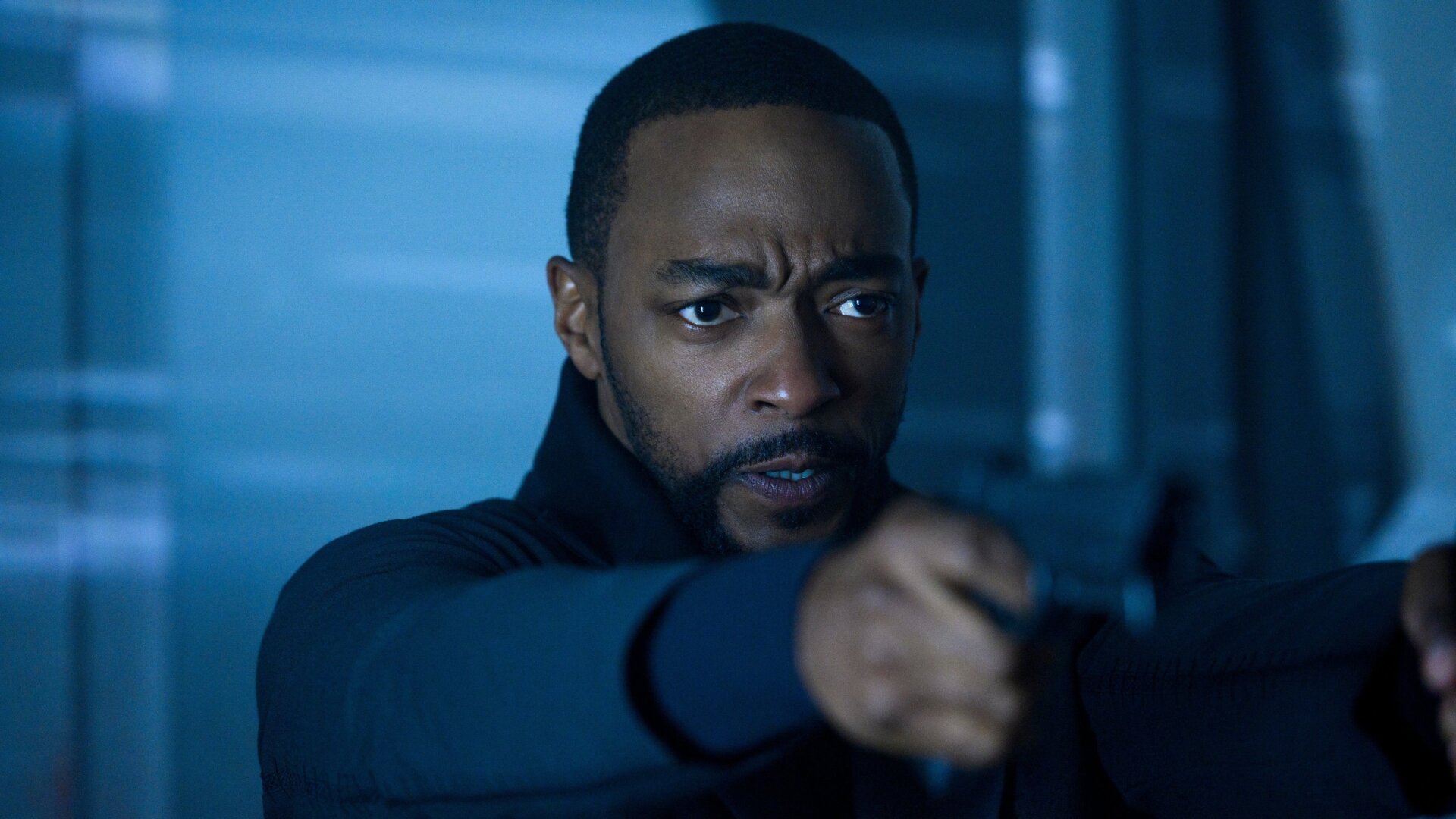 Anthony Mackie rolls up his, err, sleeve for Altered Carbon’s return.