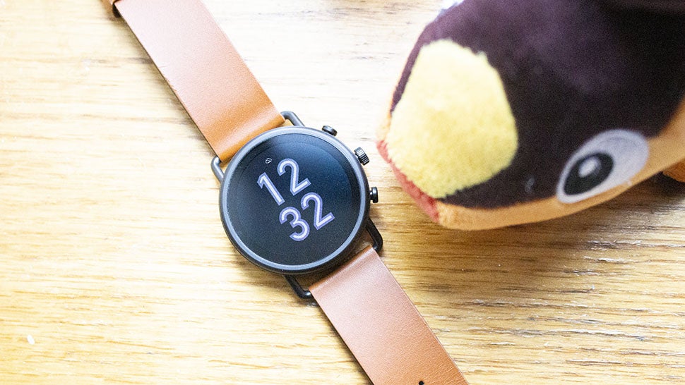 A wild Tepig considers the always-on display. It’s a bit dimmer to save battery life, but still visible unless you’re in direct sunlight. 