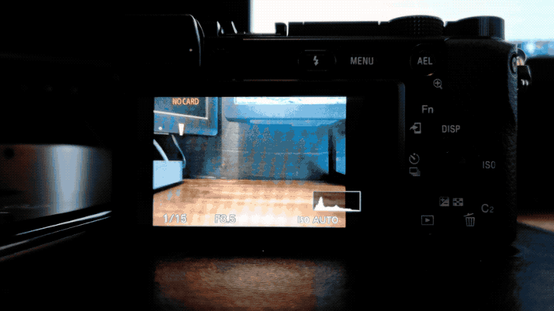 Deactivating autofocus tracking.