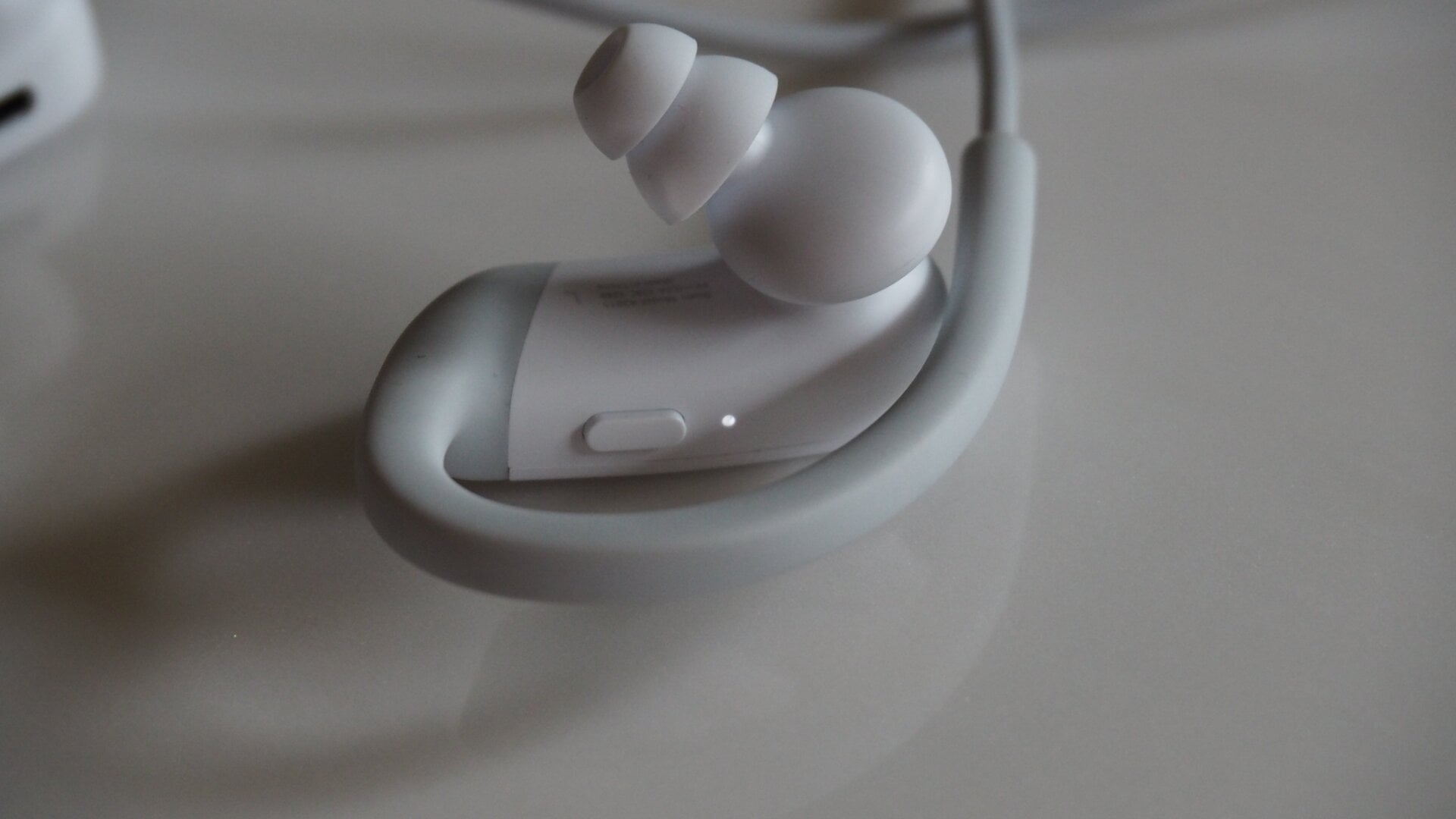 The left earbud sports a power button. You have to physically power down the Powerbeats 4 every time you want to turn them off, which is annoying.